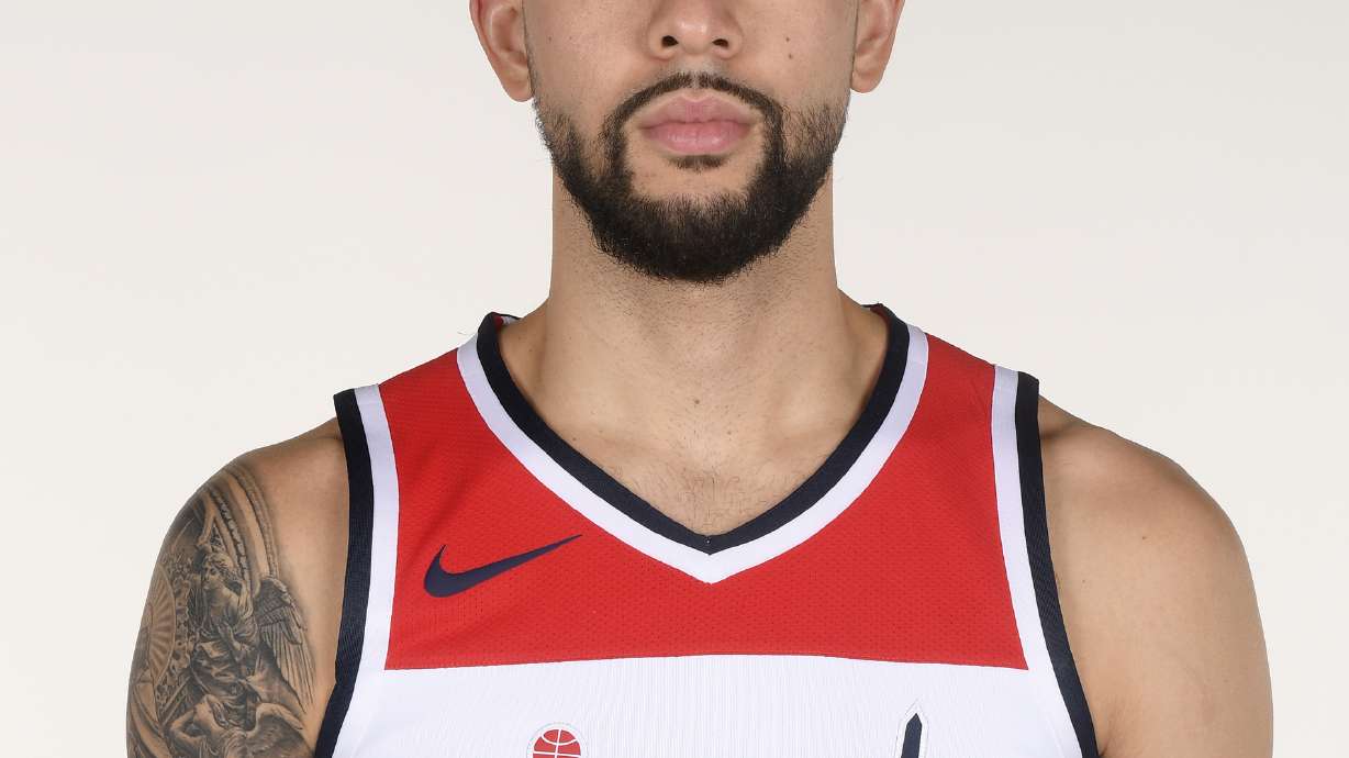 Wizards complete trade to acquire Ariza from Suns