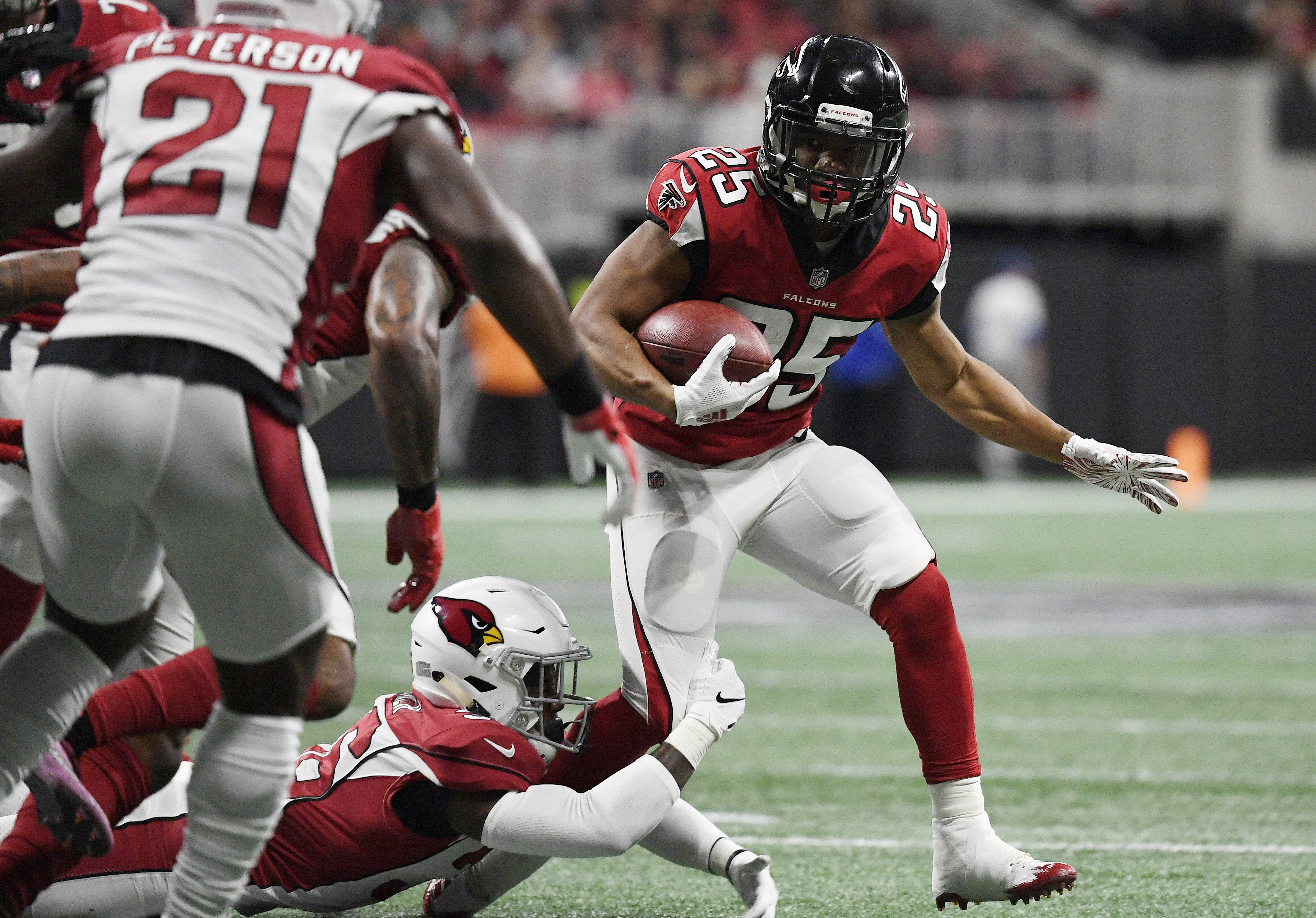 Rookie RB Ito Smith joining Falcons' long list on IR