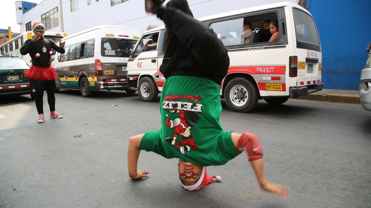 Venezuelan migrants hit Peru's street, dancing to survive