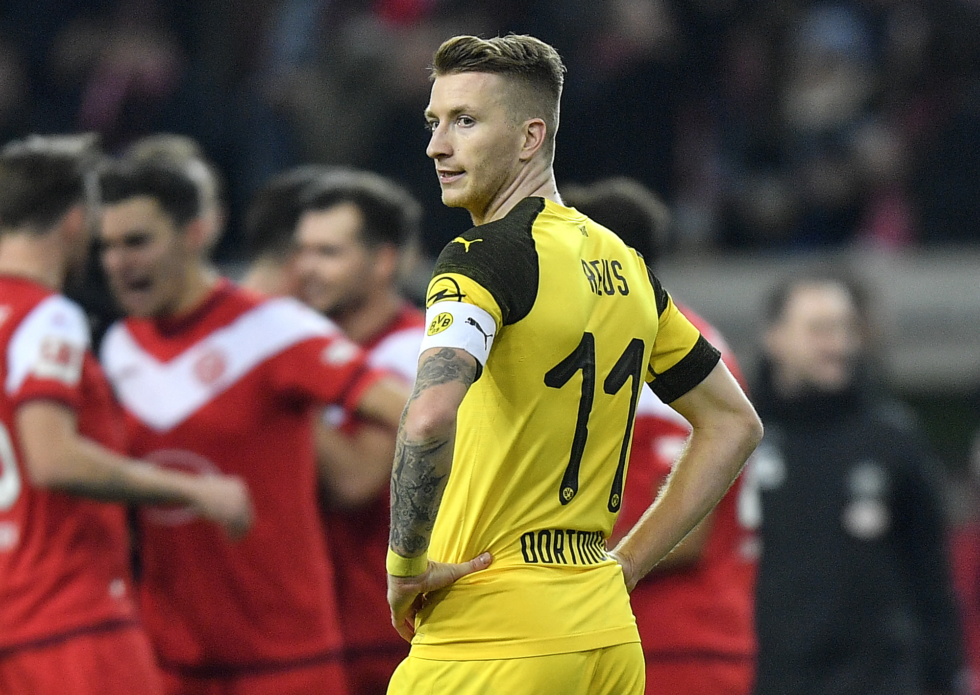 Duesseldorf stuns Dortmund 2-1 as leaders fall to 1st defeat