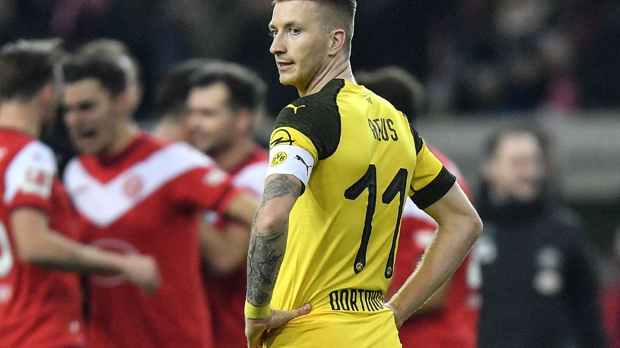 Duesseldorf stuns Dortmund 2-1 as leaders fall to 1st defeat