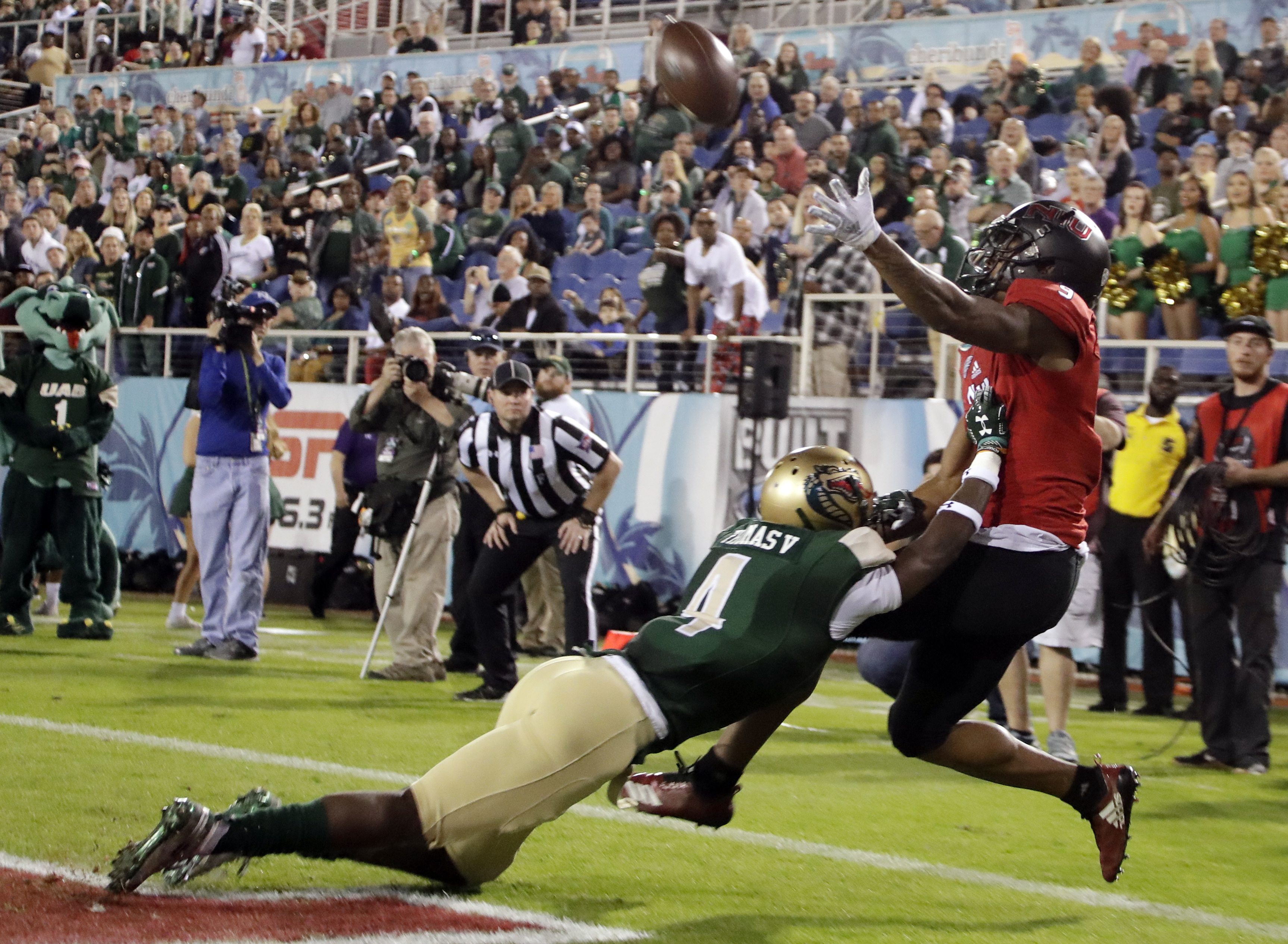UAB's Johnston, Ubosi torch N. Illinois in Boca Raton Bowl