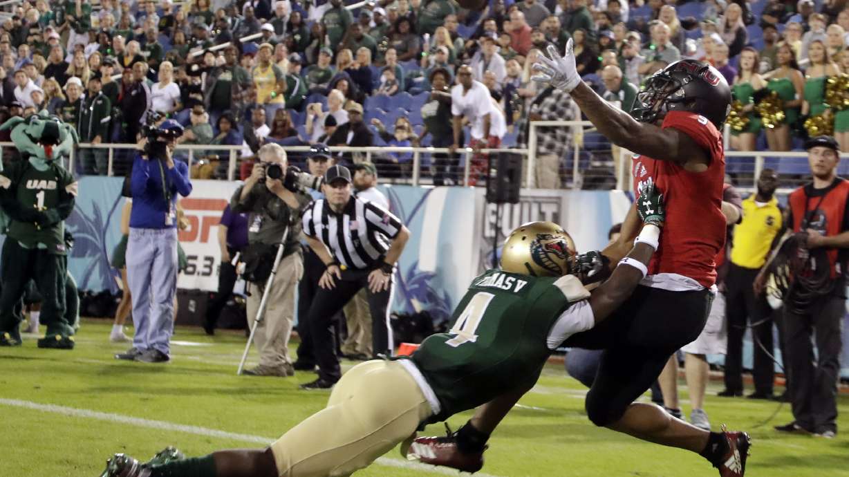UAB's Johnston, Ubosi torch N. Illinois in Boca Raton Bowl