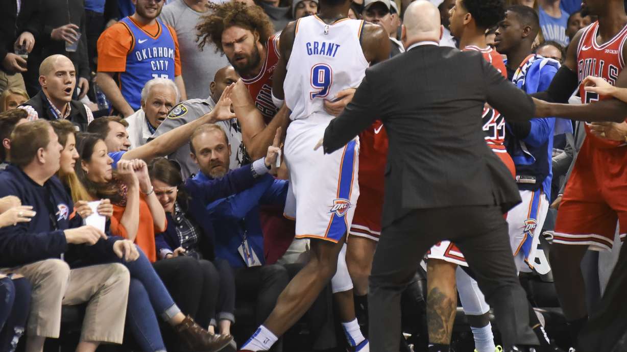 Thunder's Felton, Schroder suspended for 1 game