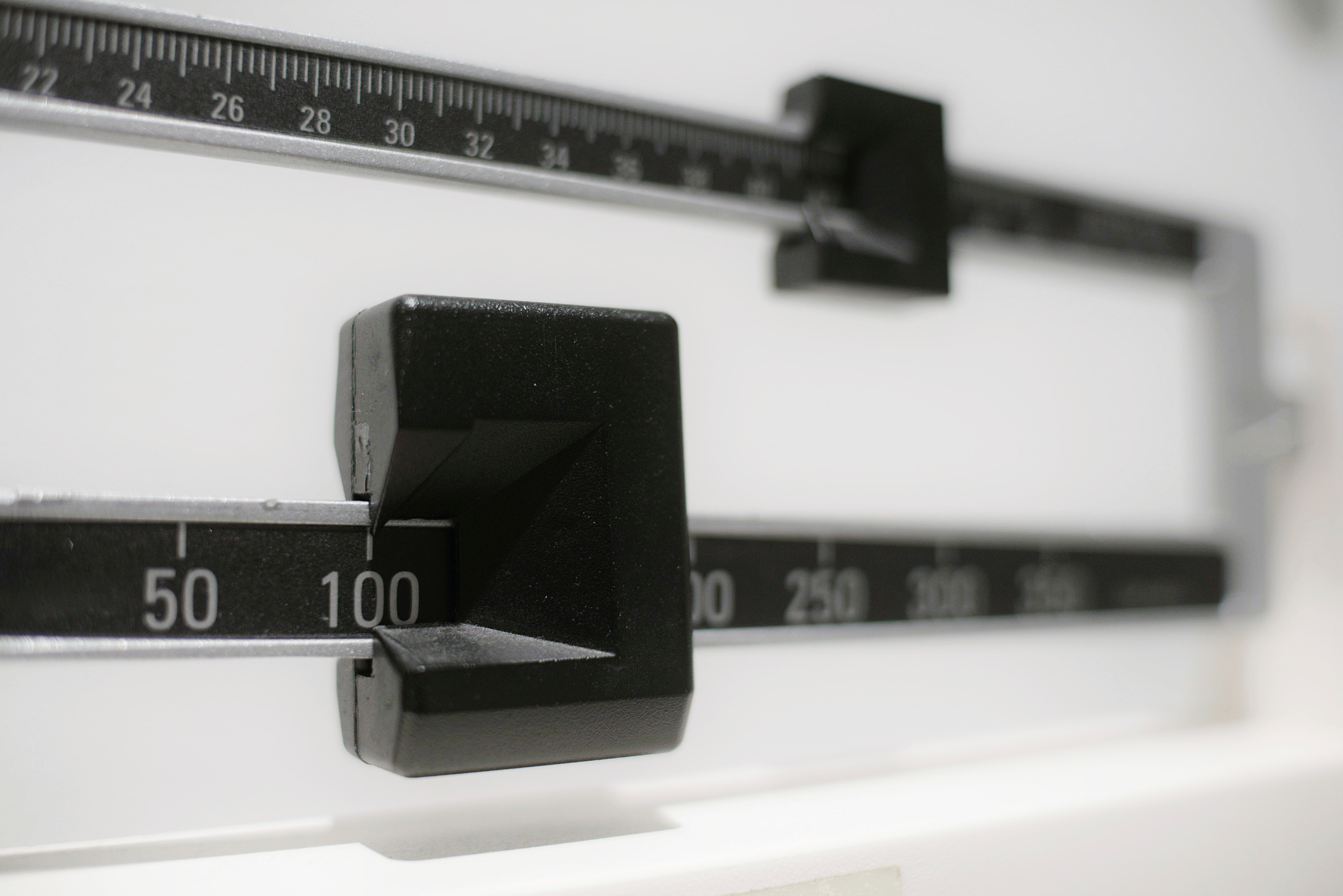 US adults aren't getting taller, but still putting on pounds