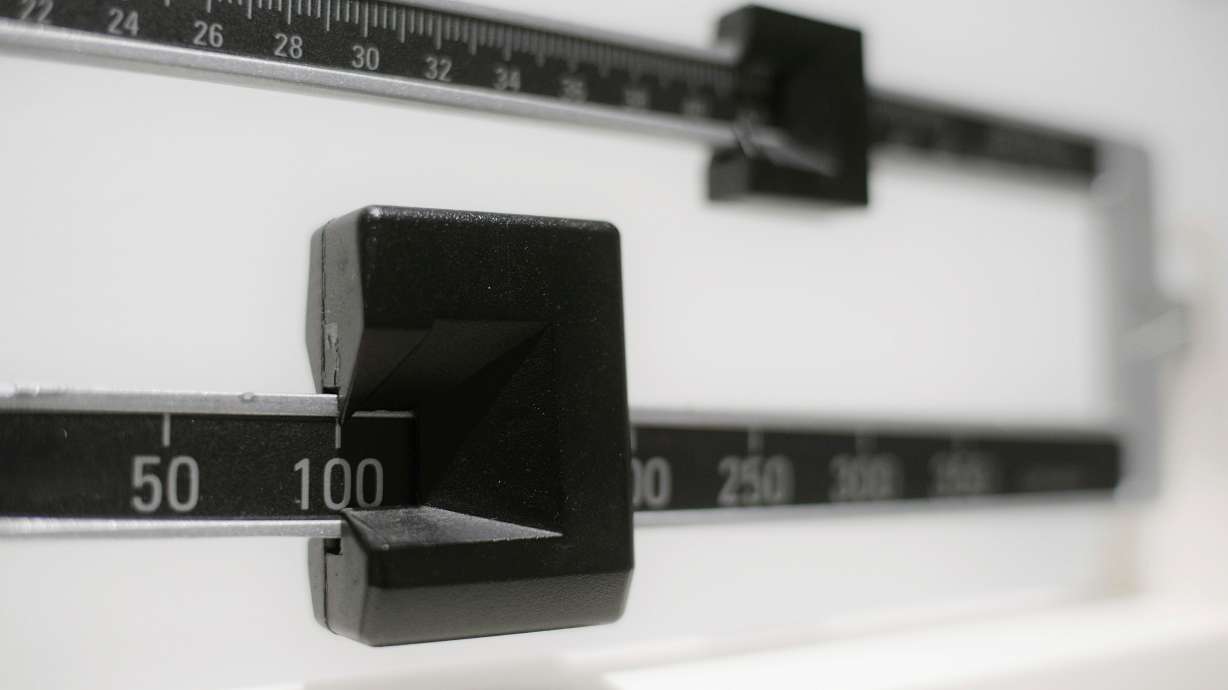 US adults aren't getting taller, but still putting on pounds