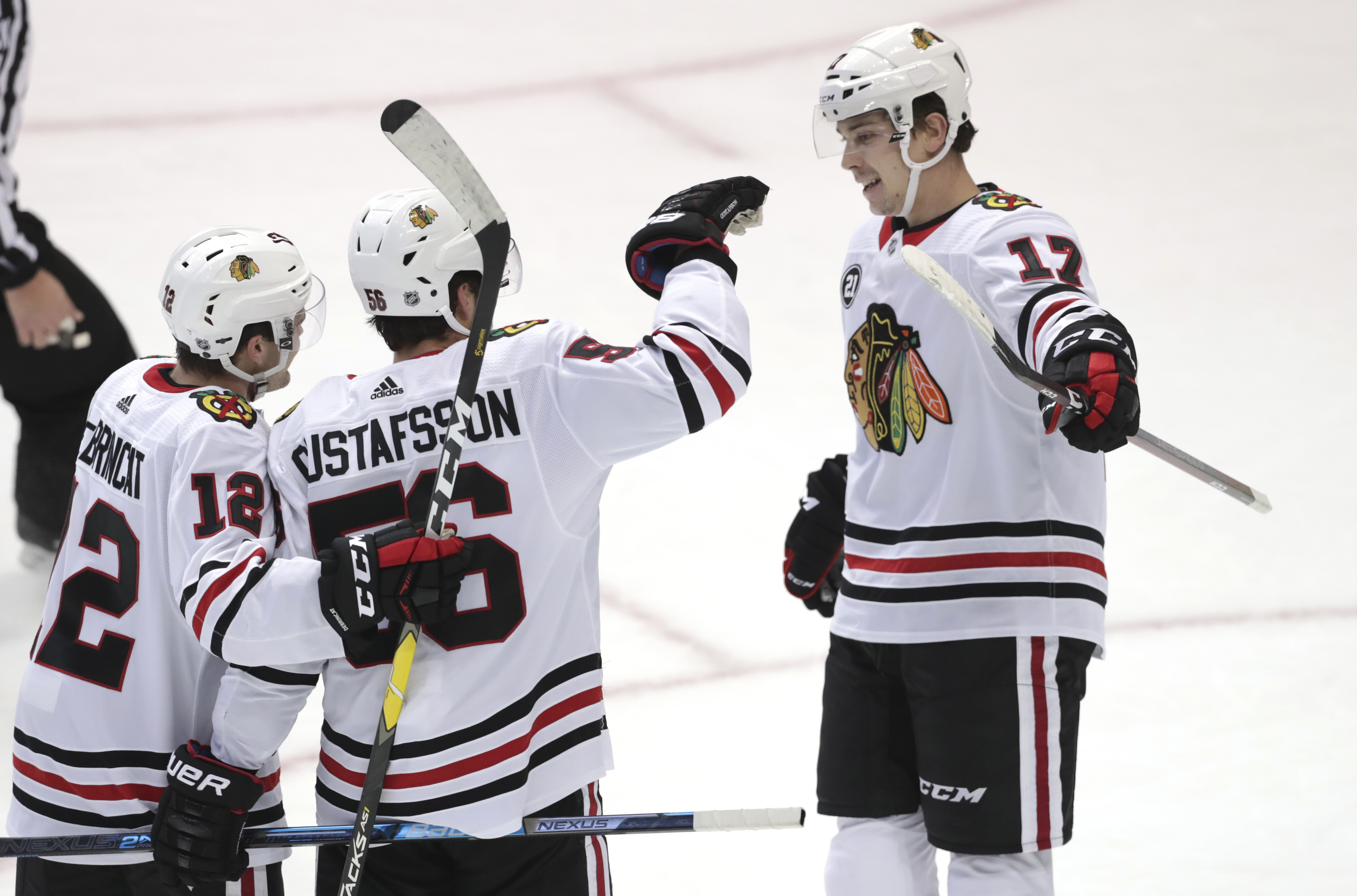 Kane scores twice as Blackhawks beat Stars 5-2