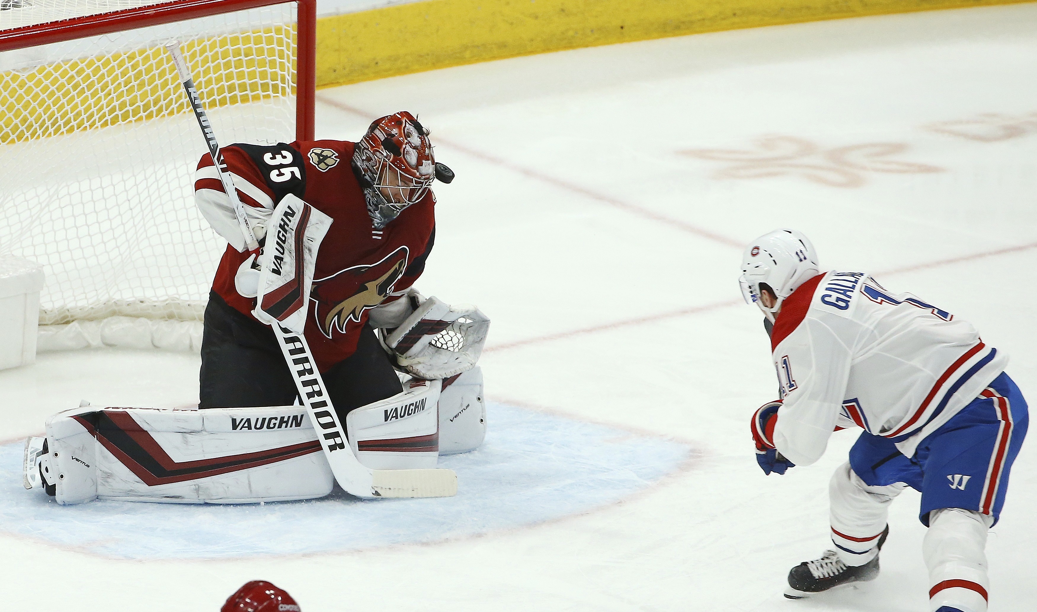 Price's 36 saves help Canadiens beat Coyotes 2-1