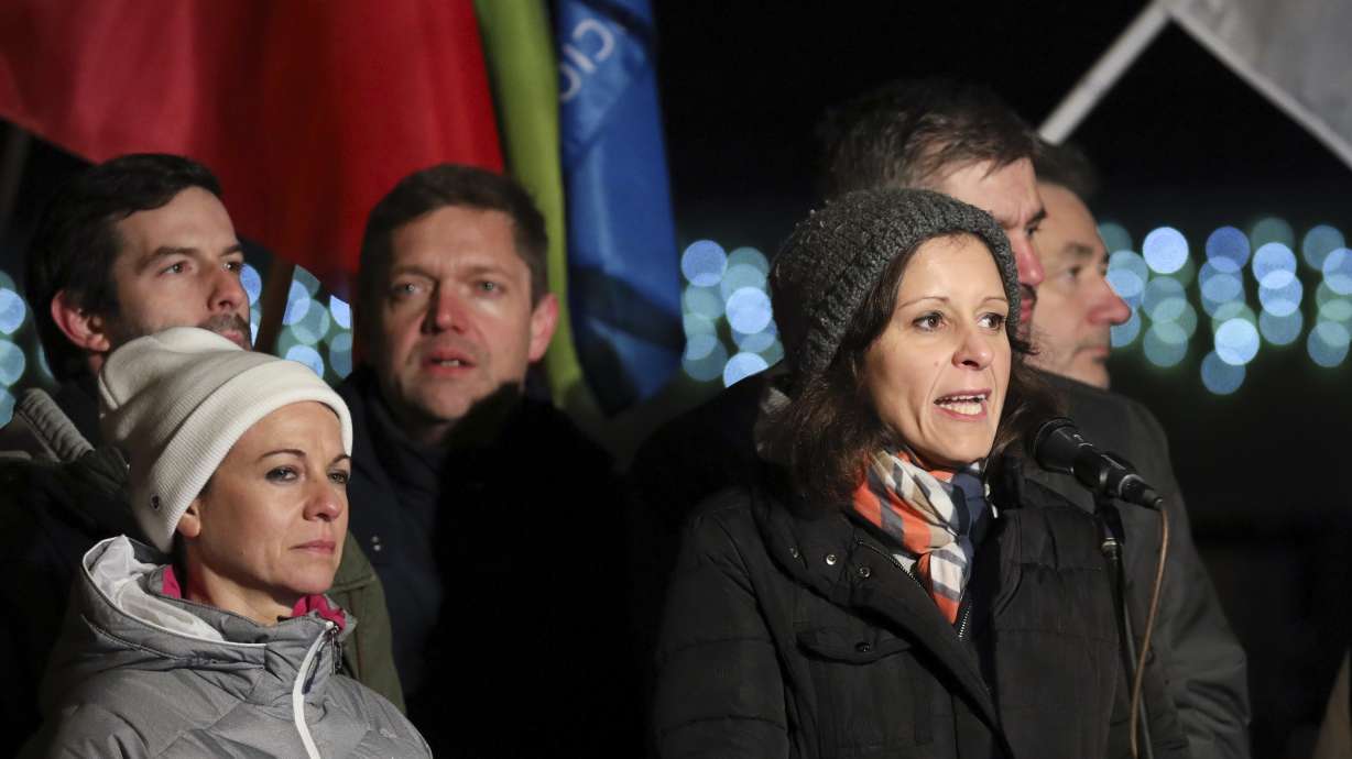 Hungary protests give opposition a chance to work together