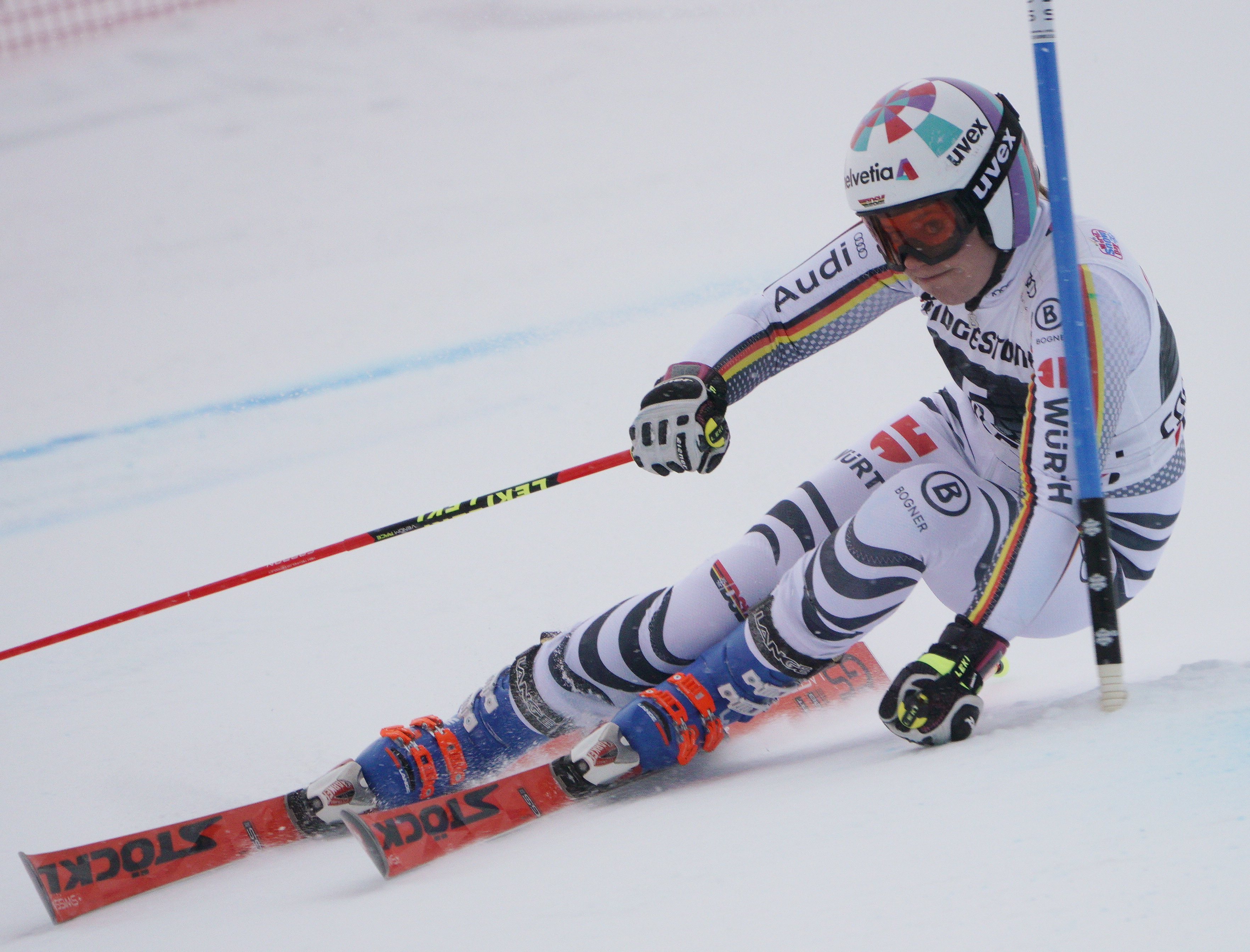 Shiffrin takes GS in Courchevel, 4th straight World Cup win