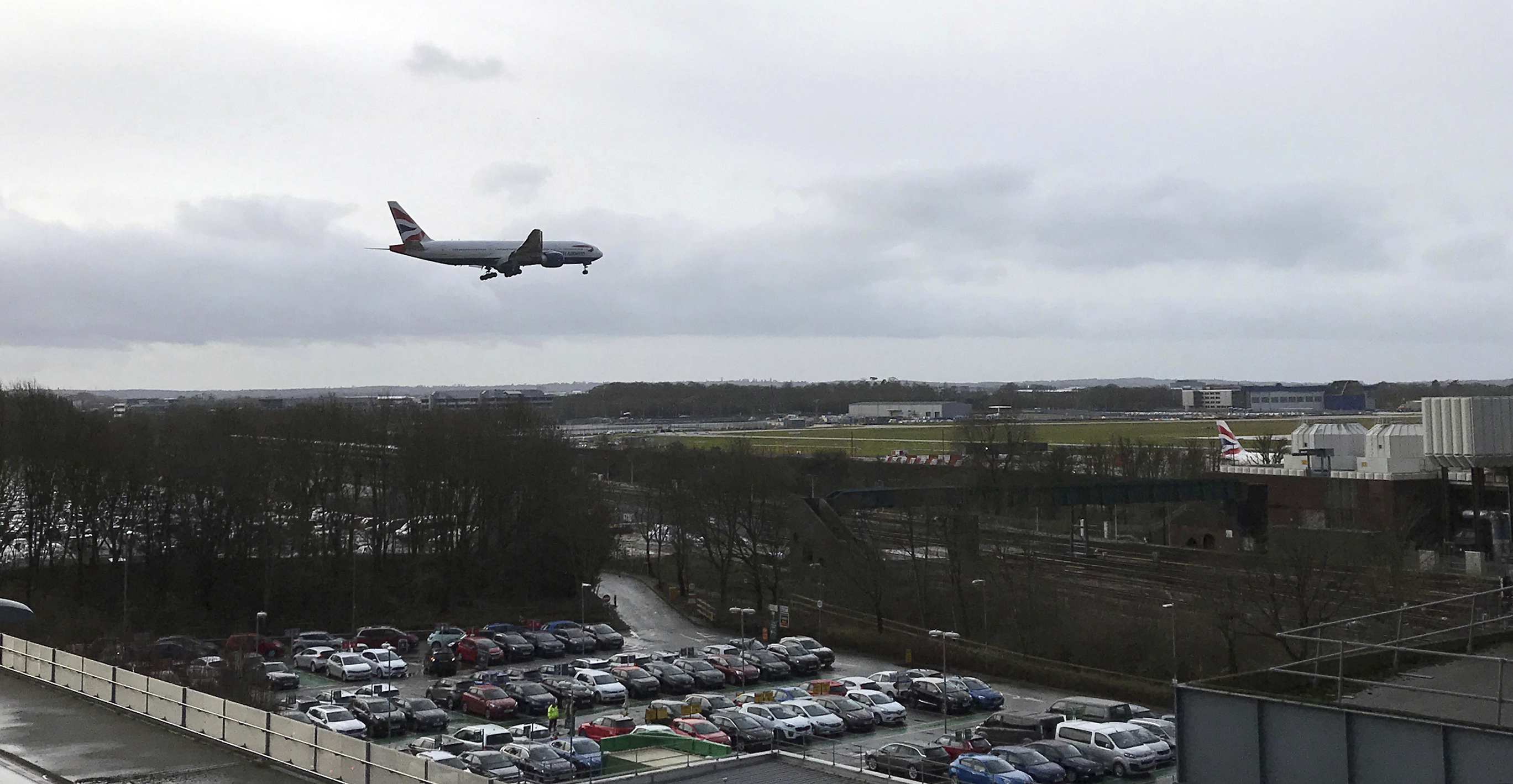 2 arrested for drone use in London Gatwick Airport case