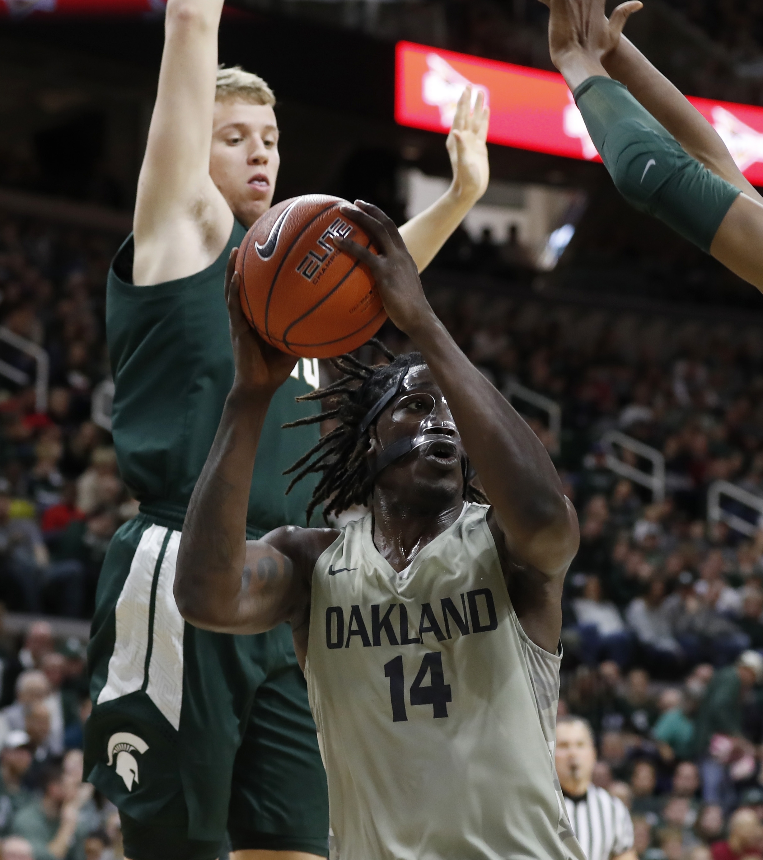 Cassius Winston-led No. 10 Michigan St. beats Oakland 99-69