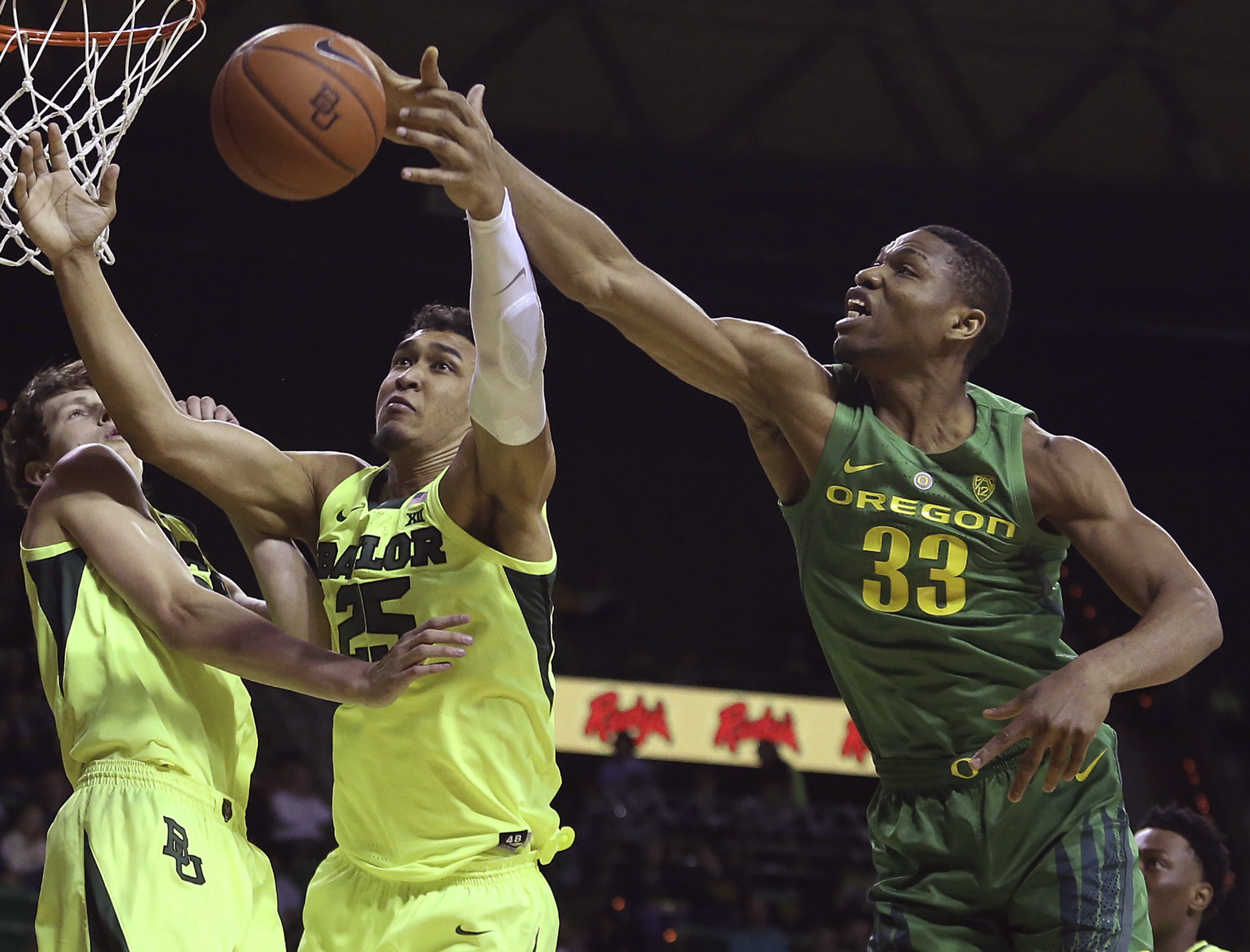 Baylor wins 57-47 after holding off big comeback by Oregon