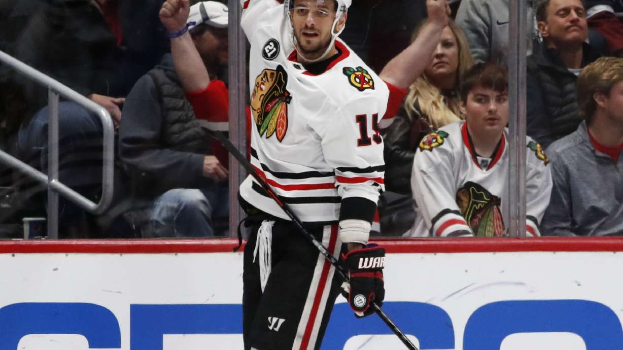 Collin Delia makes 35 saves, Blackhawks beat Avs 2-1