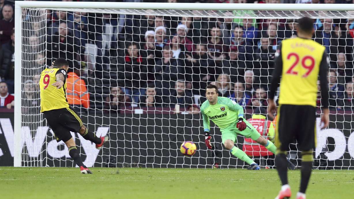 Pantomime villain Deeney helps Watford sink West Ham