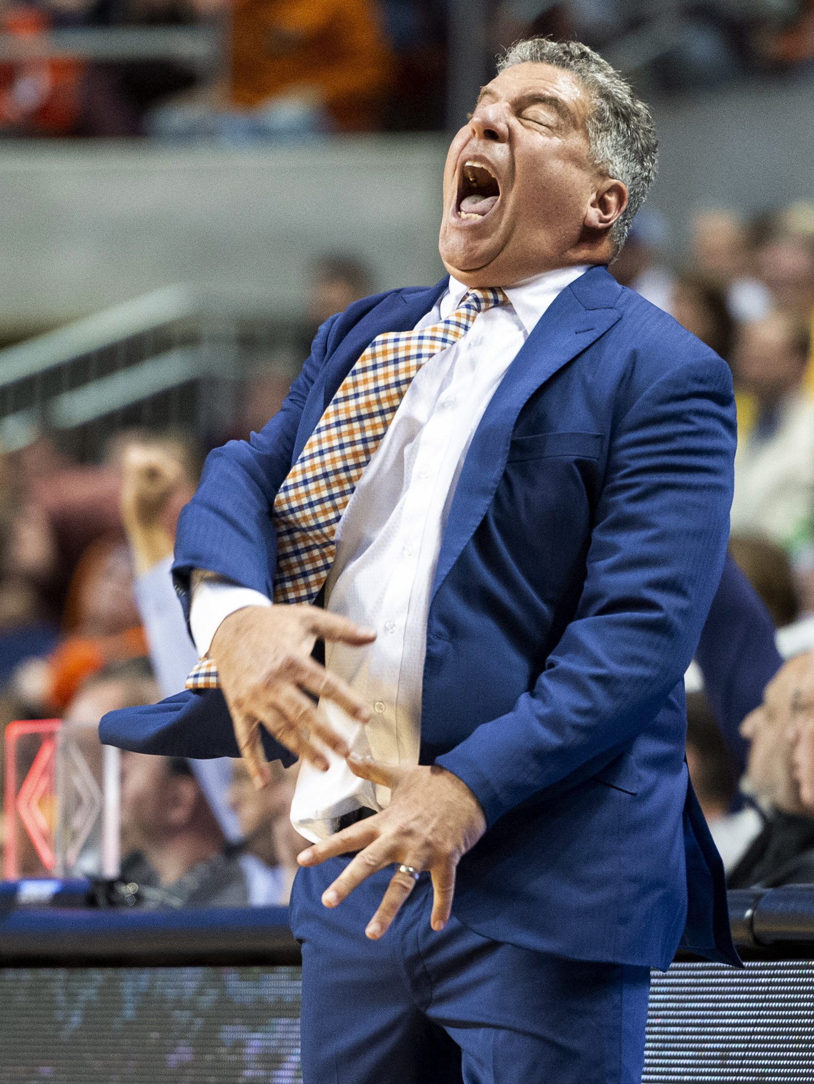 No. 7 Auburn survives scare, hangs on to beat Murray State