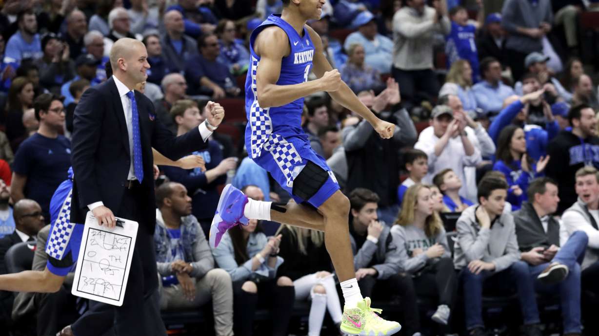 Johnson, Travis lead No. 19 Kentucky over No. 9 UNC, 80-72