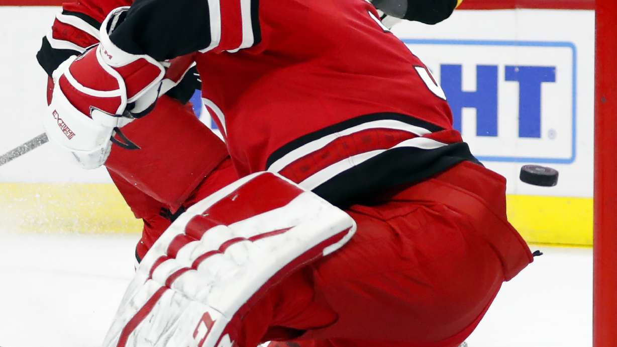 Crosby, Murray lead Penguins to a 3-0 win at Carolina