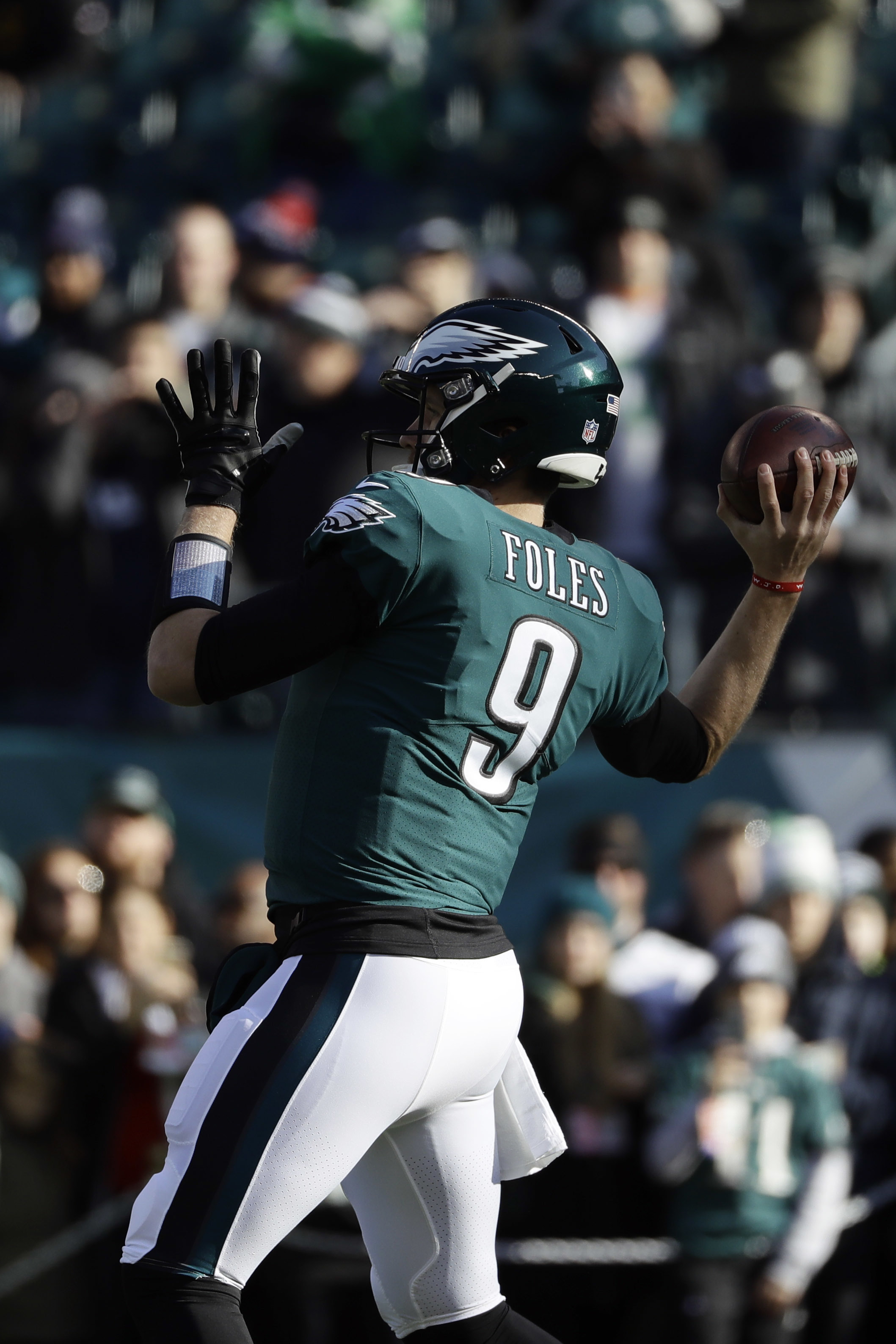 Eagles stay alive with 32-30 win over Texans
