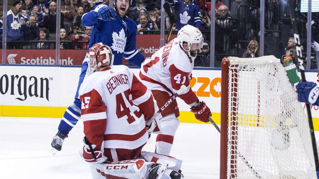 Kapanen's 2 goals lead Maple Leafs past Red Wings 5-4 in OT