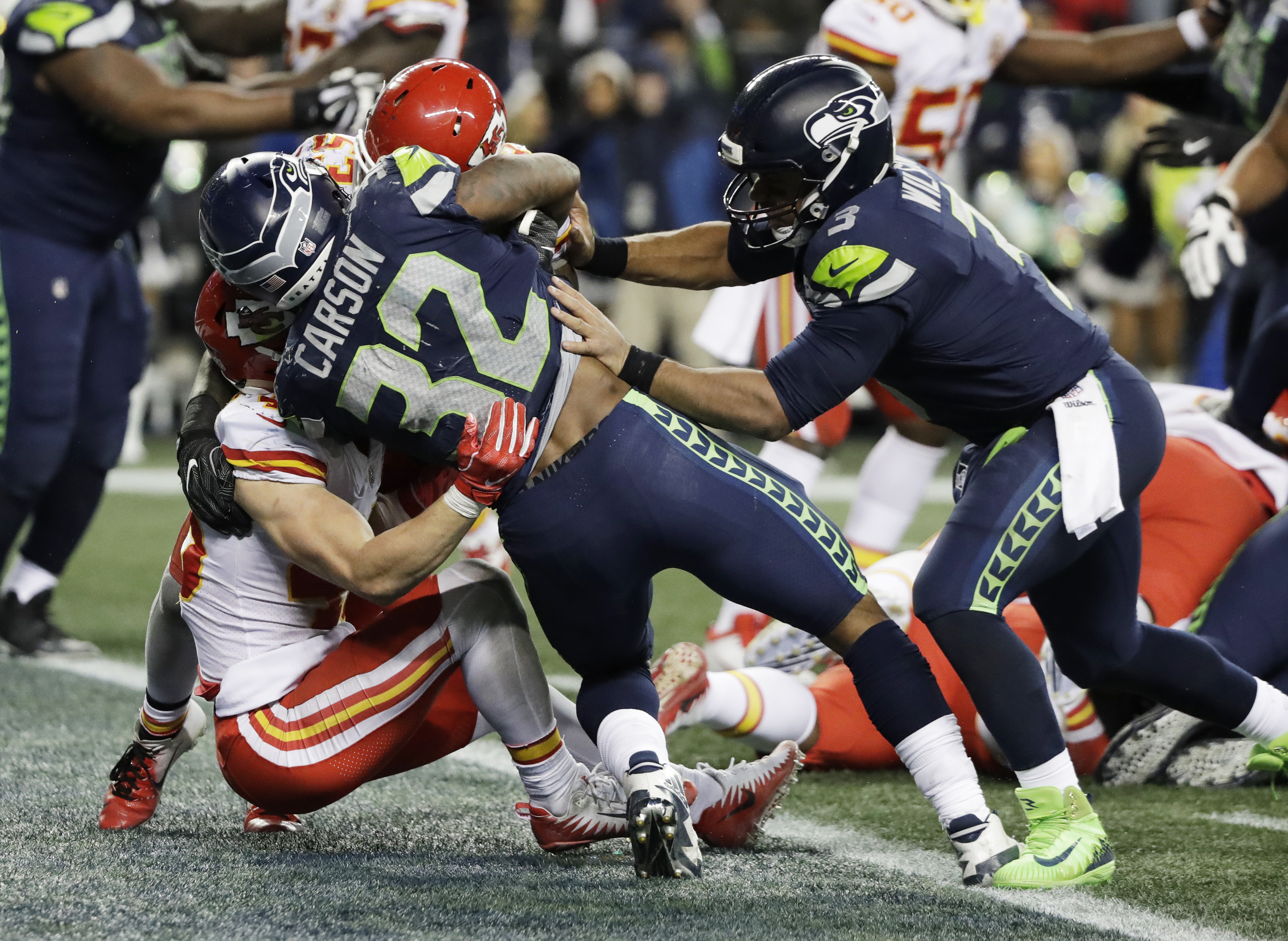 Seahawks clinch playoff berth outlasting Chiefs 38-31