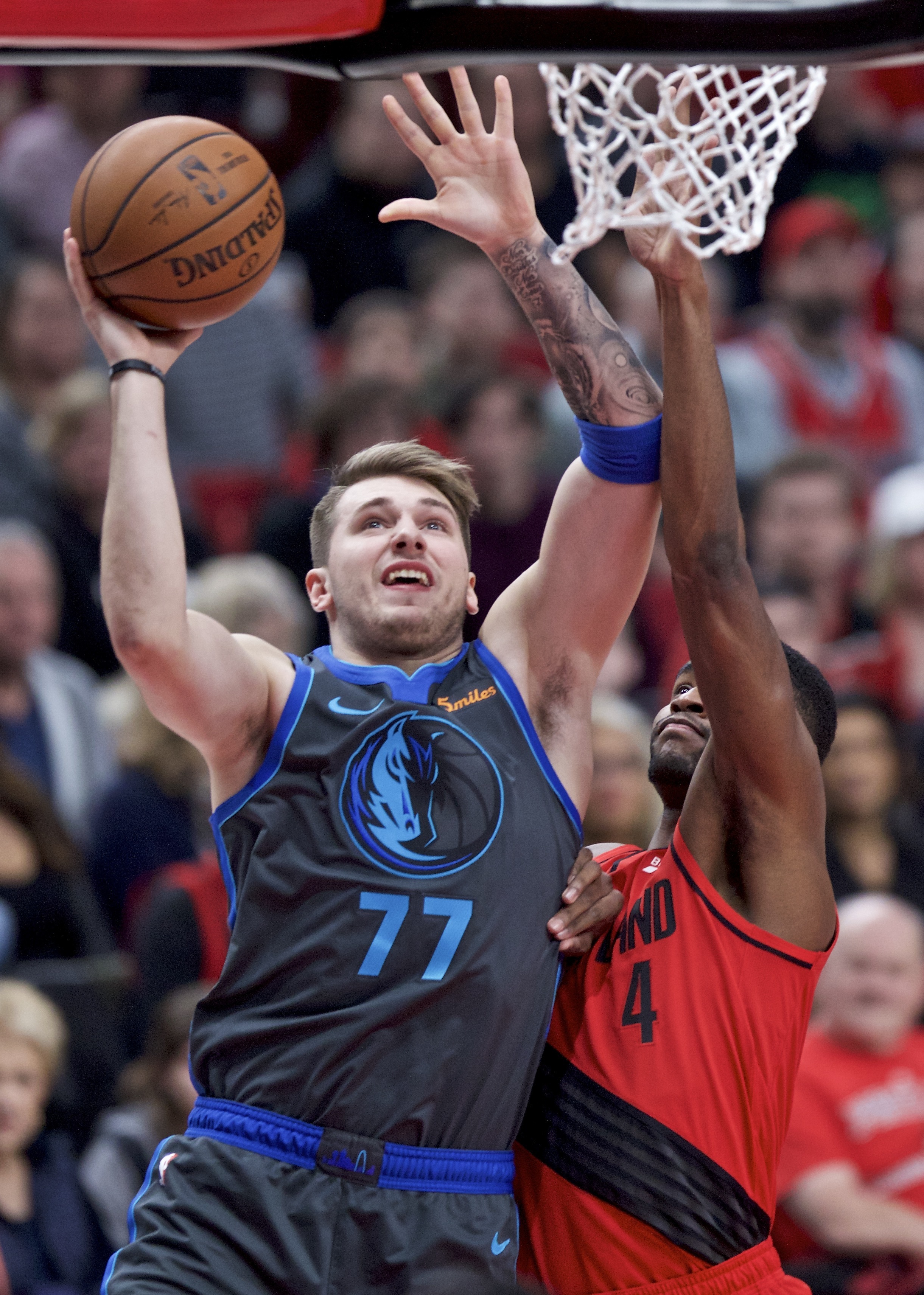 Lillard scores 33, Trail Blazers top Mavericks 121-118 in OT