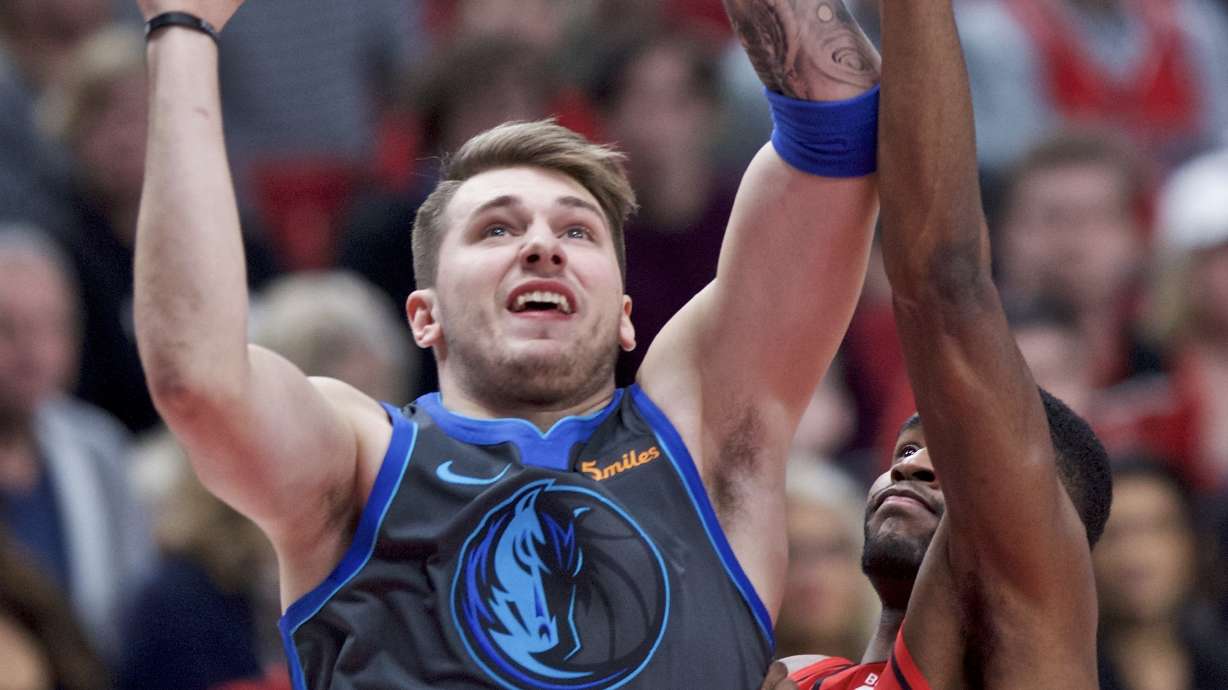 Lillard scores 33, Trail Blazers top Mavericks 121-118 in OT