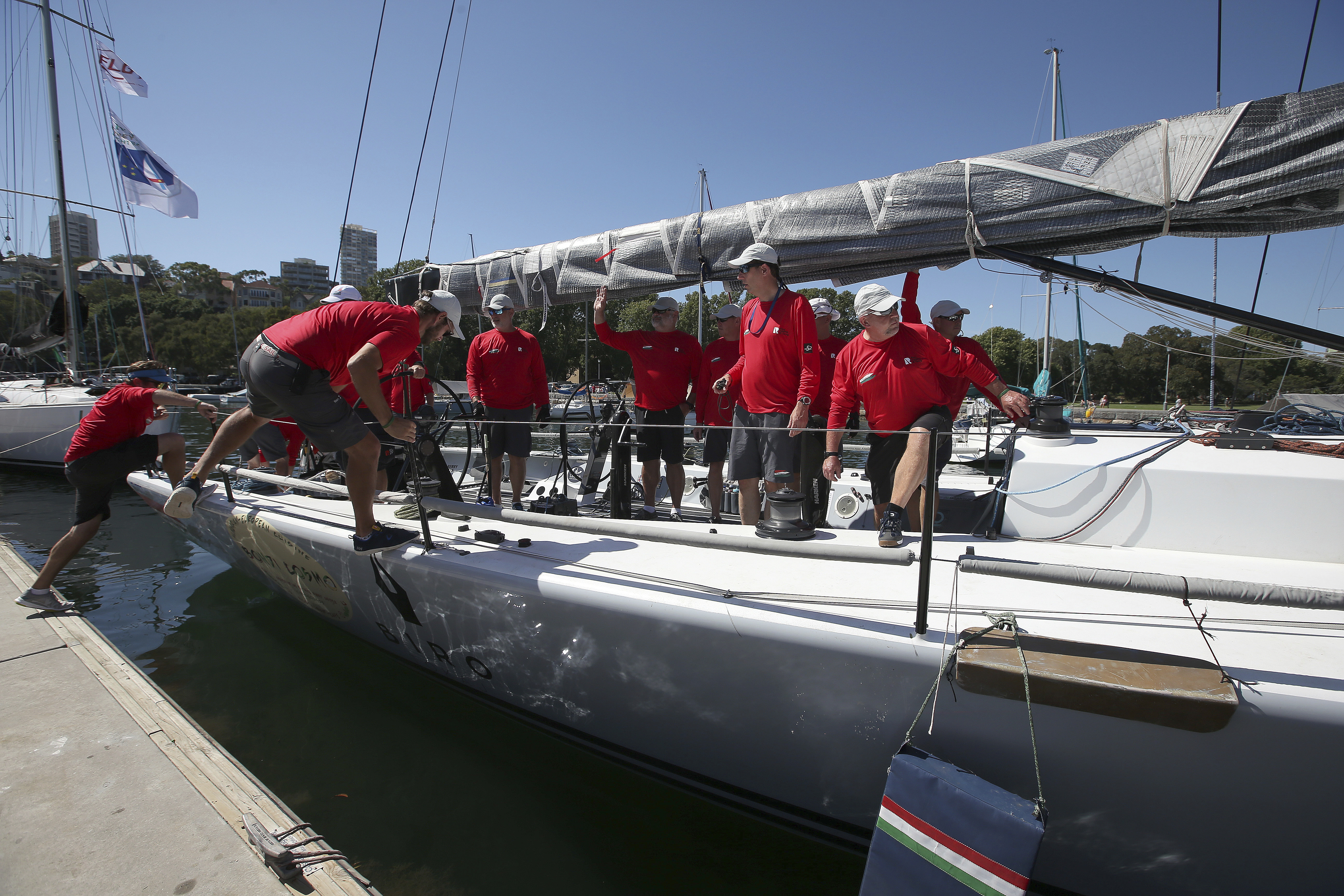 Comanche takes lead in Sydney to Hobart