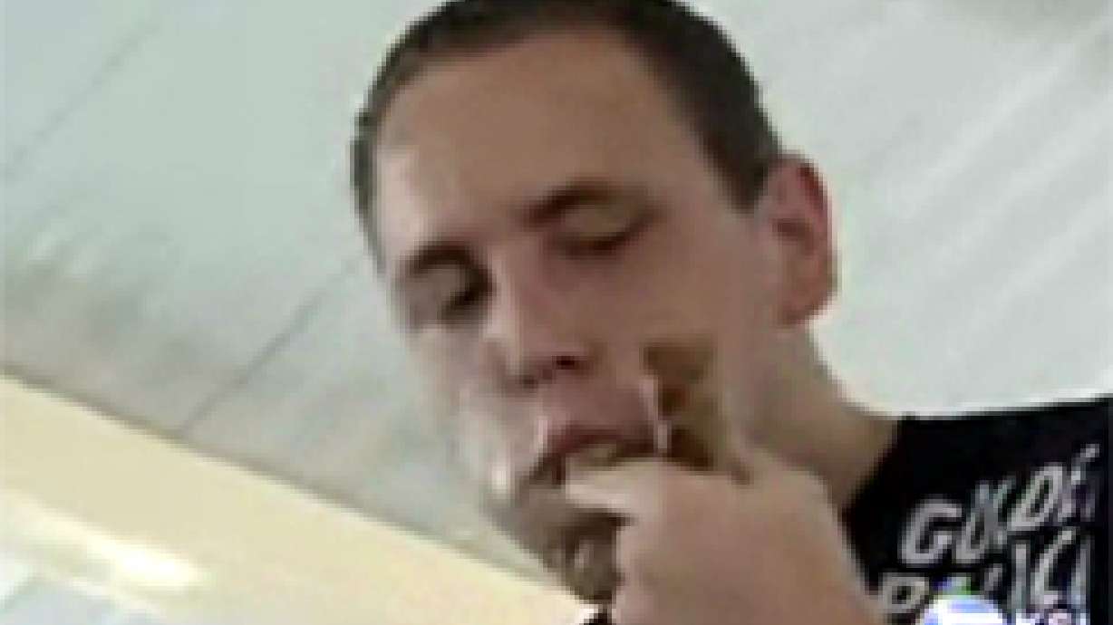 Man Downs 29 Sausages at State Fair