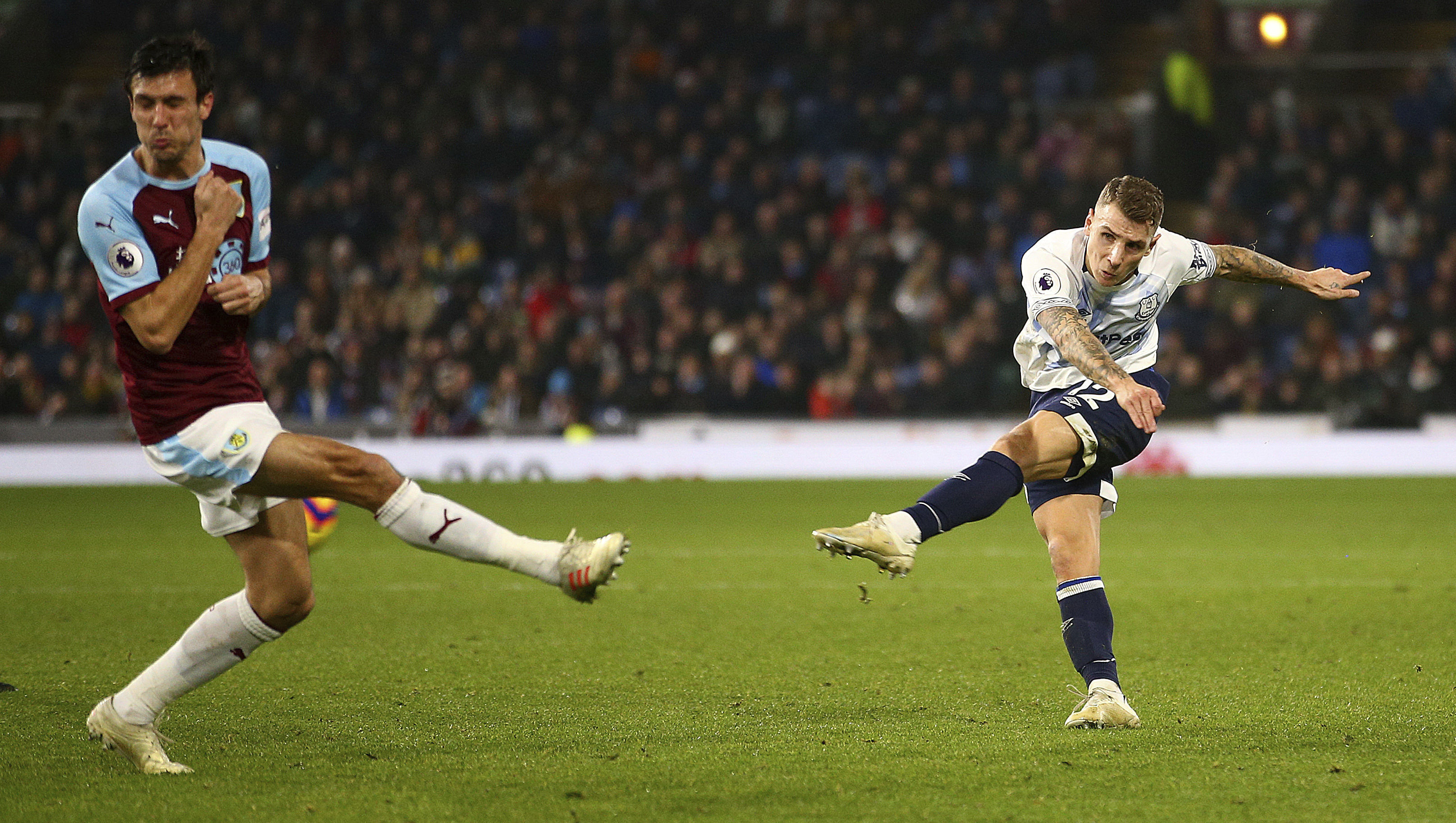 Everton rebounds from Spurs thrashing by hammering Burnley