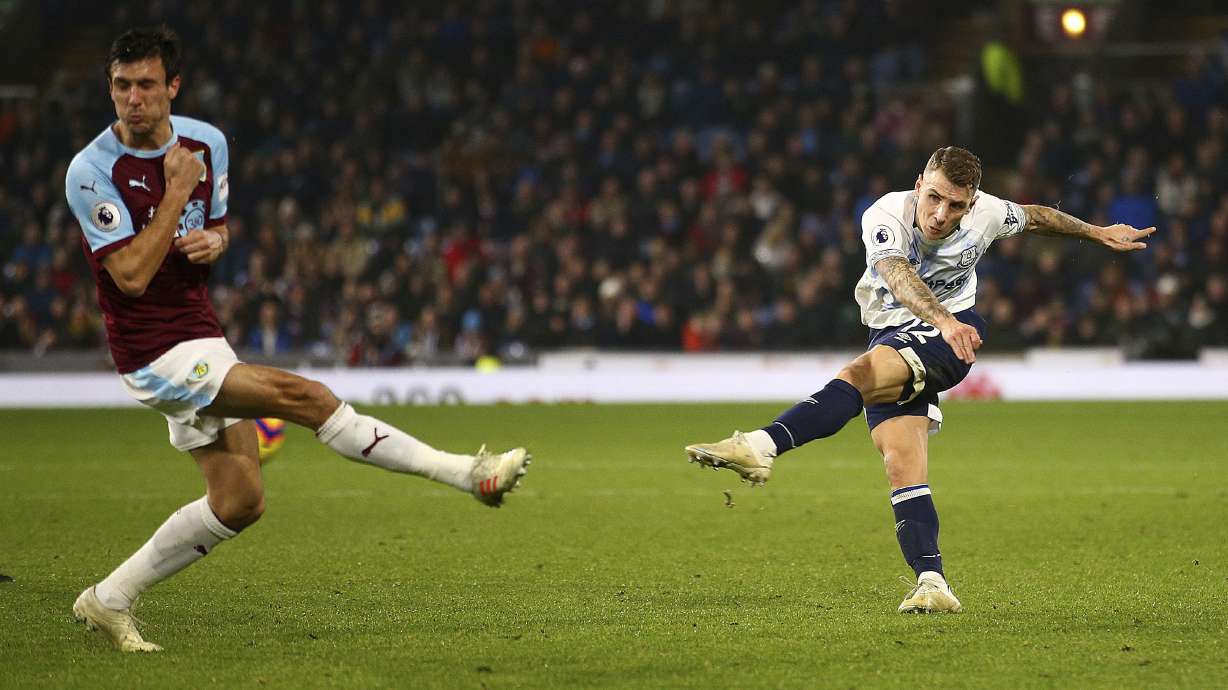 Everton rebounds from Spurs thrashing by hammering Burnley