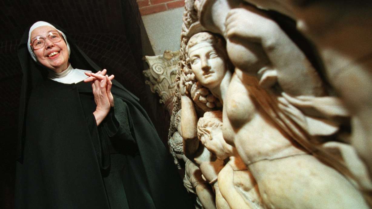 Art historian Sister Wendy Beckett has died. She was 88