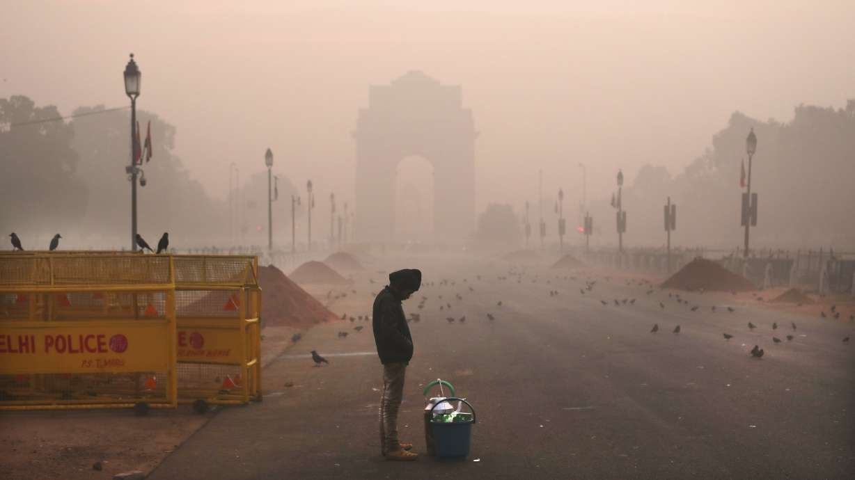 Indian firefighters battle air pollution in New Delhi