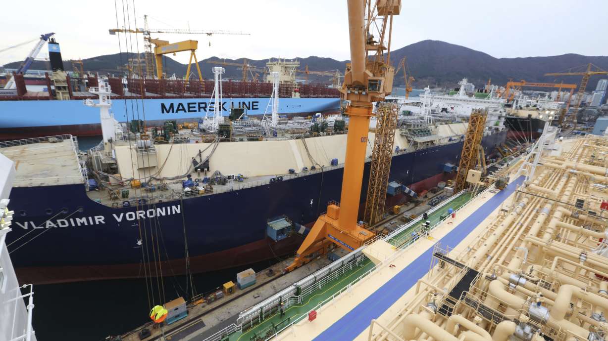 US fossil fuel exports spur growth, climate worries