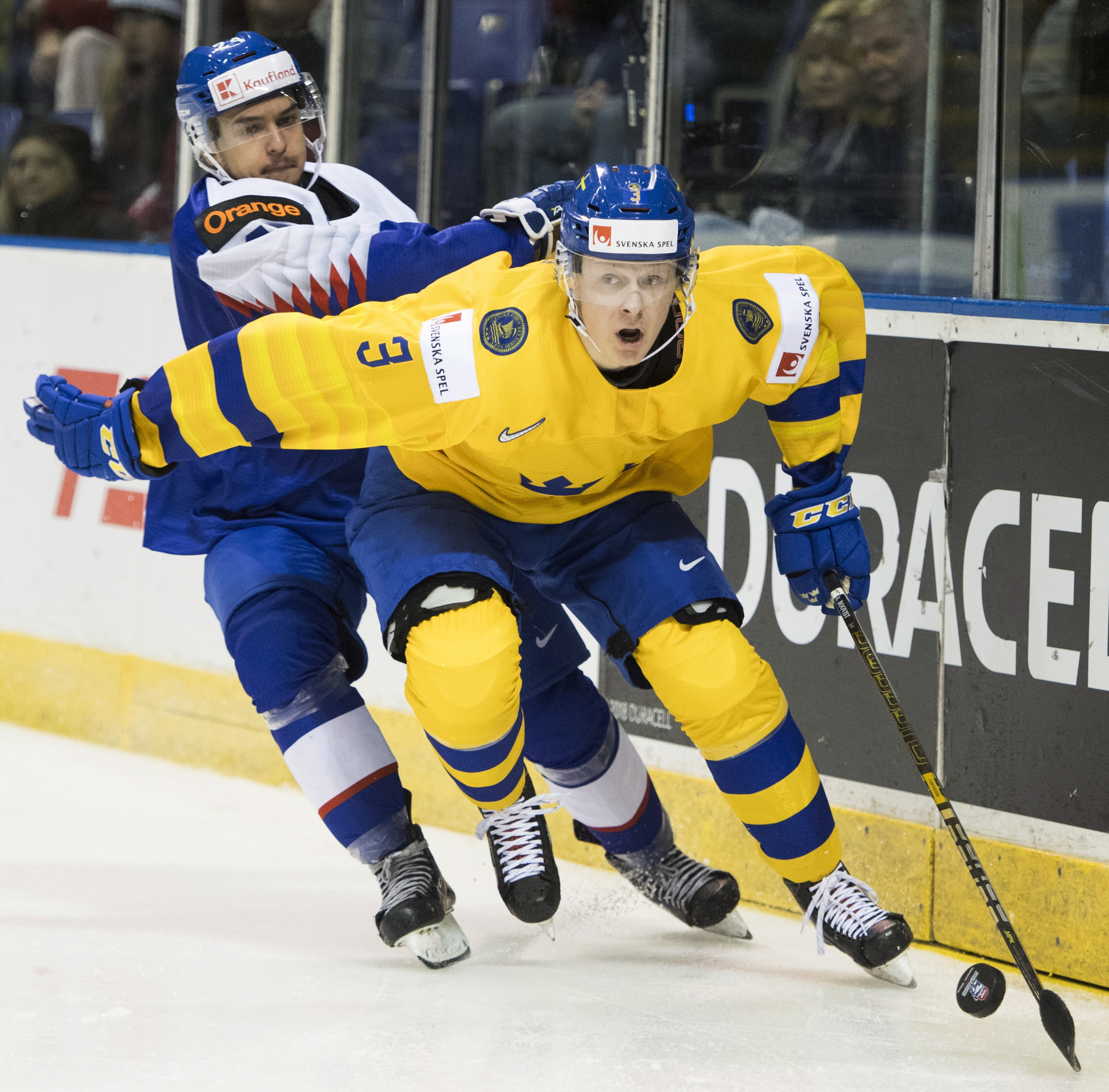 Canada beats Switzerland 3-2 in world junior hockey