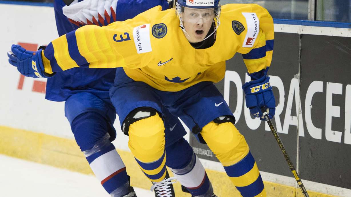 Canada beats Switzerland 3-2 in world junior hockey