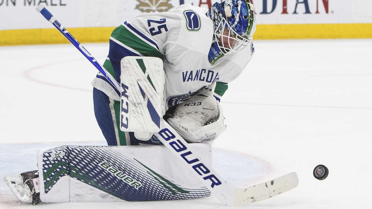 Pettersson, Roussel power Canucks past Oilers 4-2