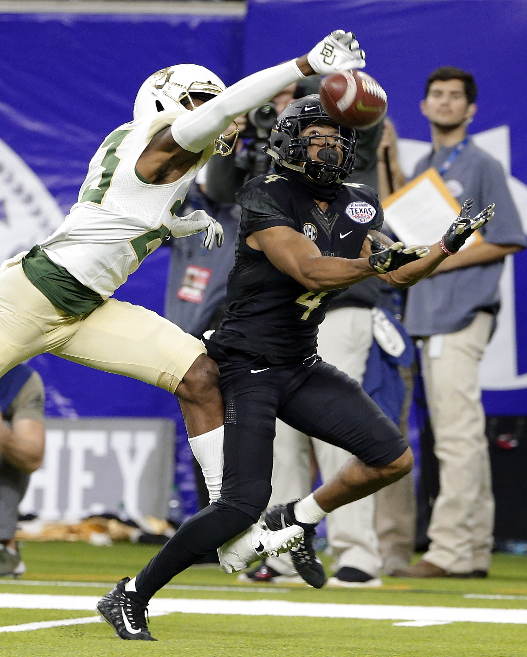 Brewer helps Baylor beat Vanderbilt 45-38 in Texas Bowl