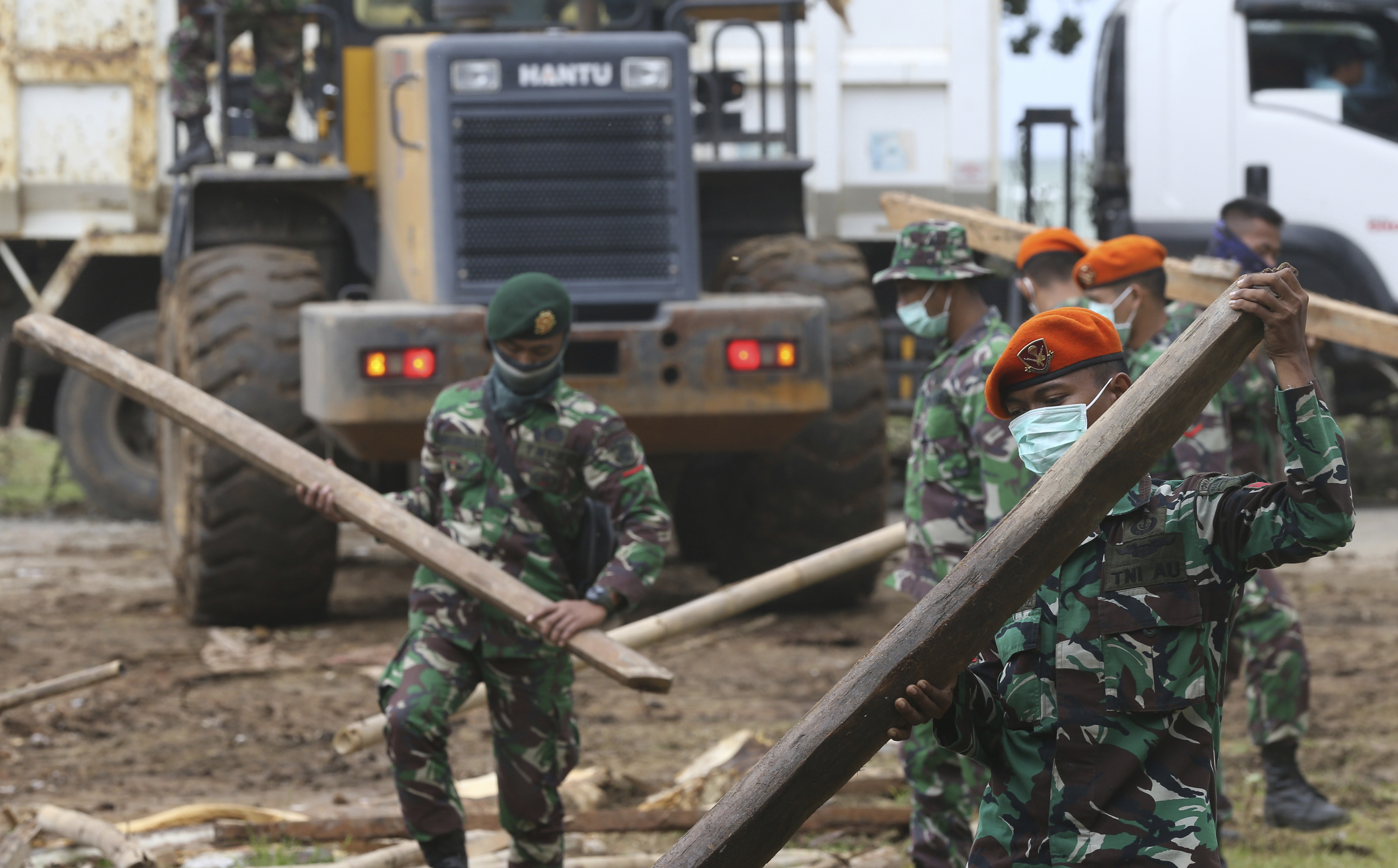 Weather hampers efforts to inspect Indonesia tsunami volcano