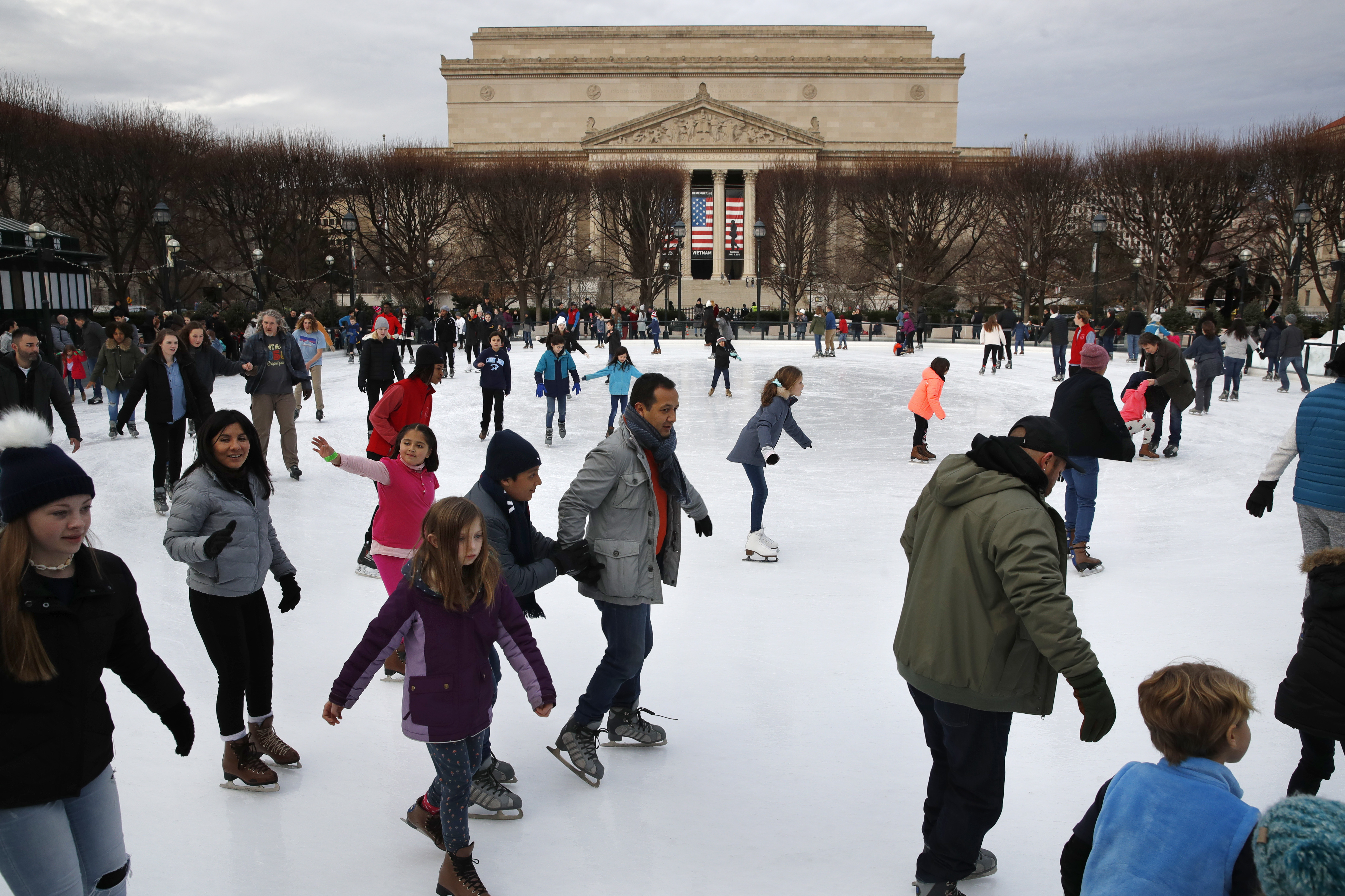 Shutdown to close DC museums; some basic services provided