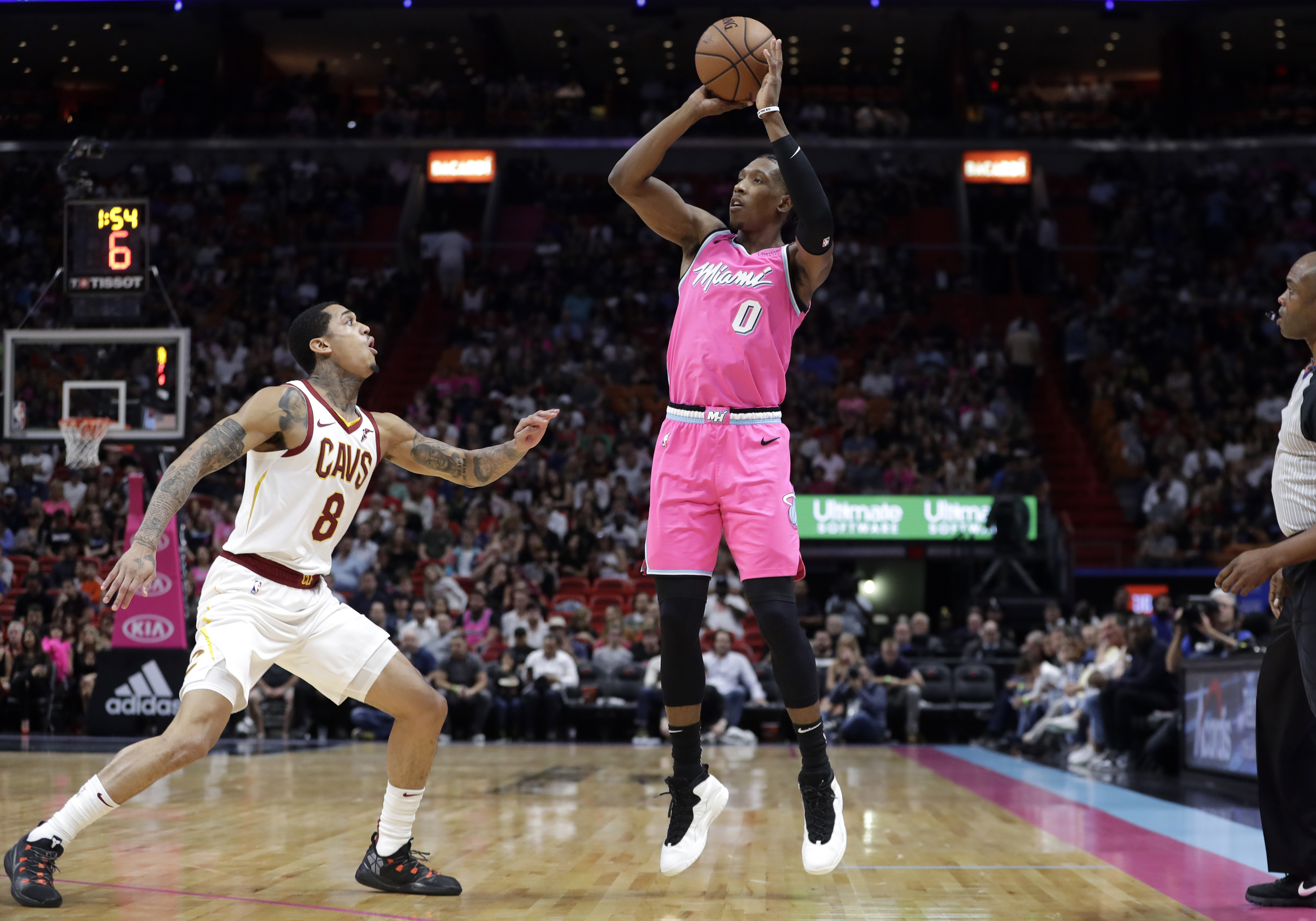 Winslow, Adebayo lead Heat past Cavs, 118-94