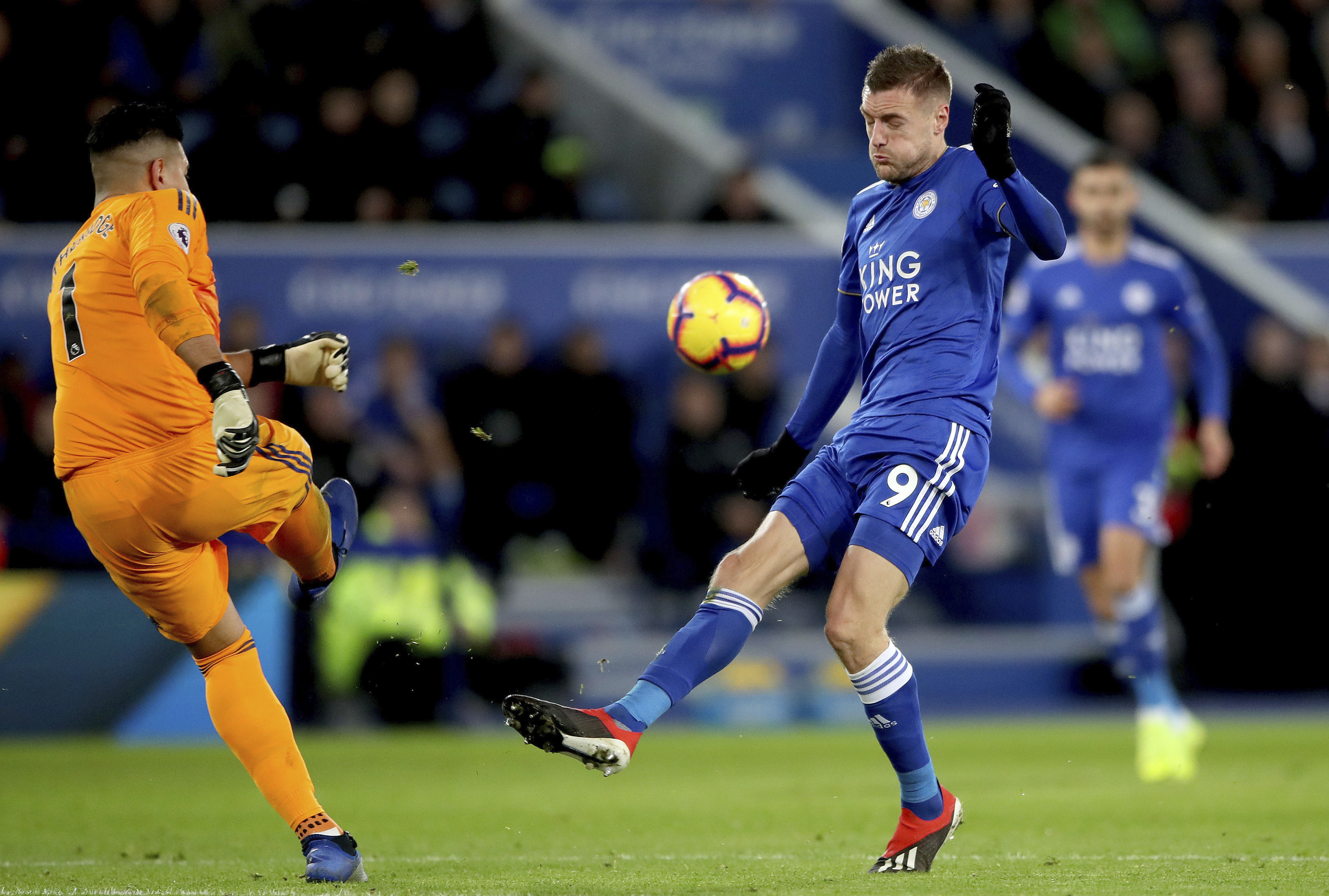 Camarasa leaves it late as Cardiff beats Leicester