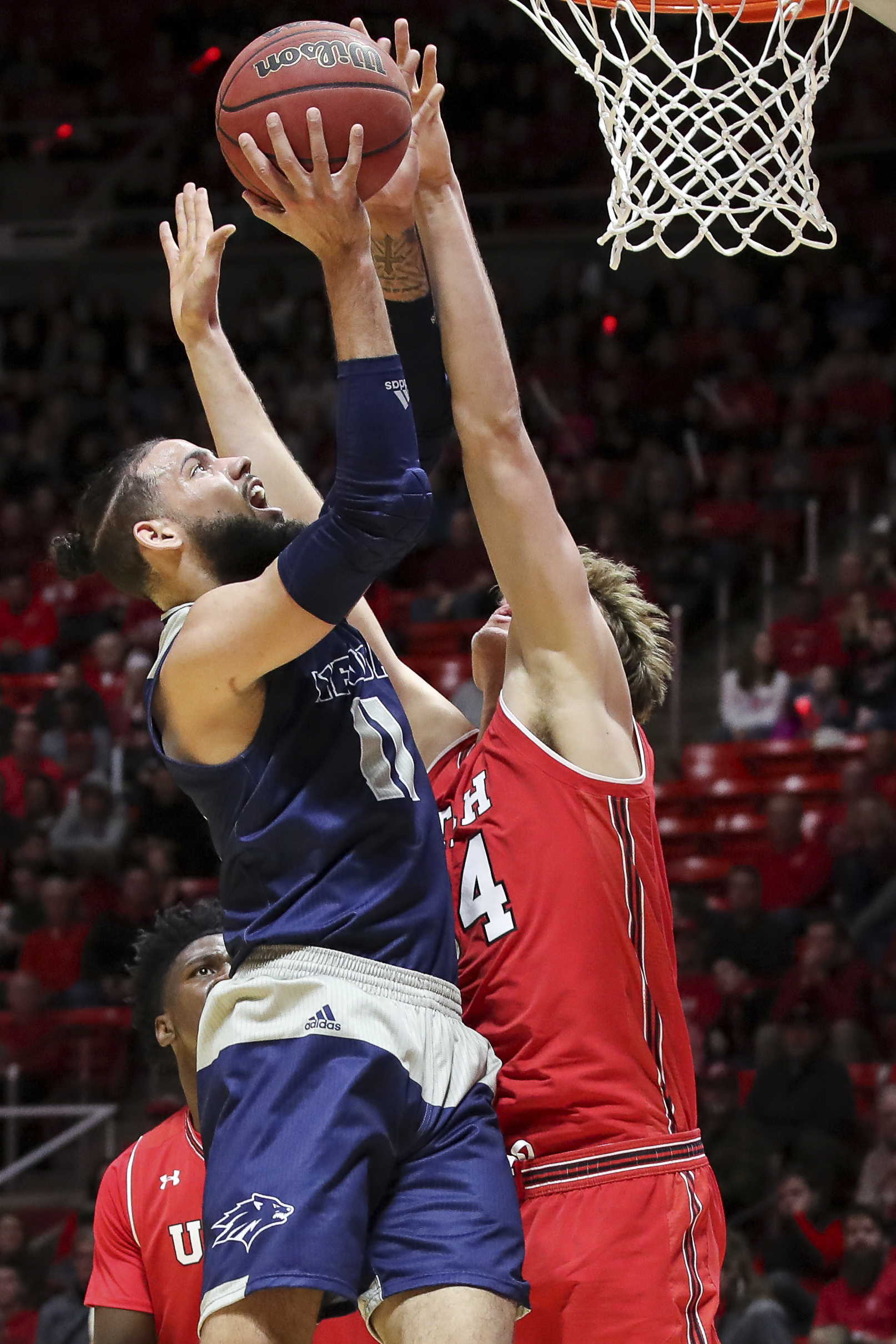 Utah falls to sixth-ranked Nevada despite Barefield's 33 points