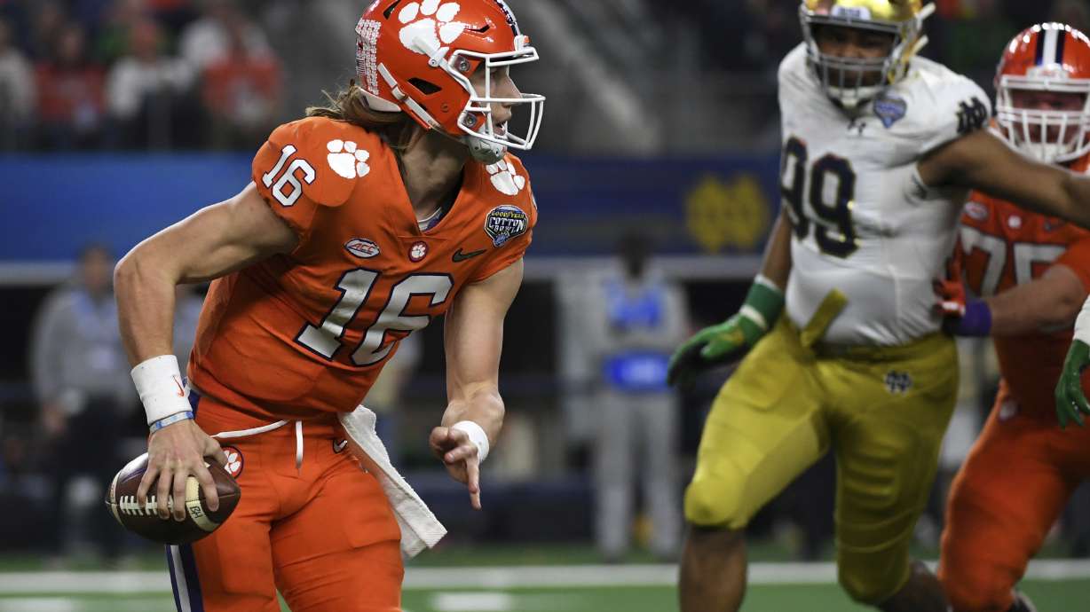 Lawrence lights up Notre Dame, No. 2 Clemson cruises 30-3