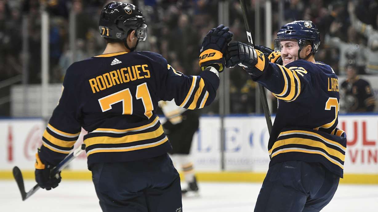 Kuraly scores in OT to give Bruins 3-2 win over Sabres