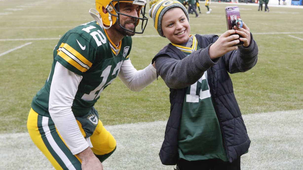 Lions beat up on Packers 31-0; Rodgers suffers concussion