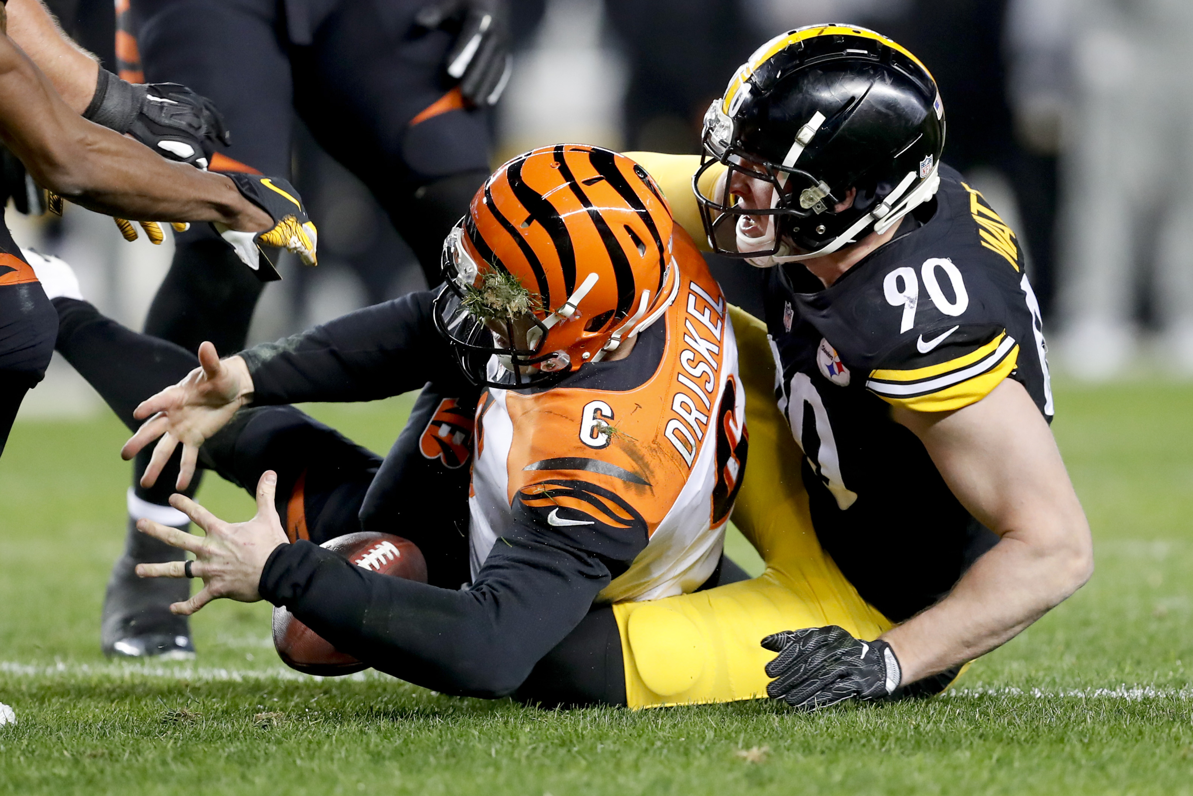 Steelers edge Bengals 16-13 but miss out on playoffs