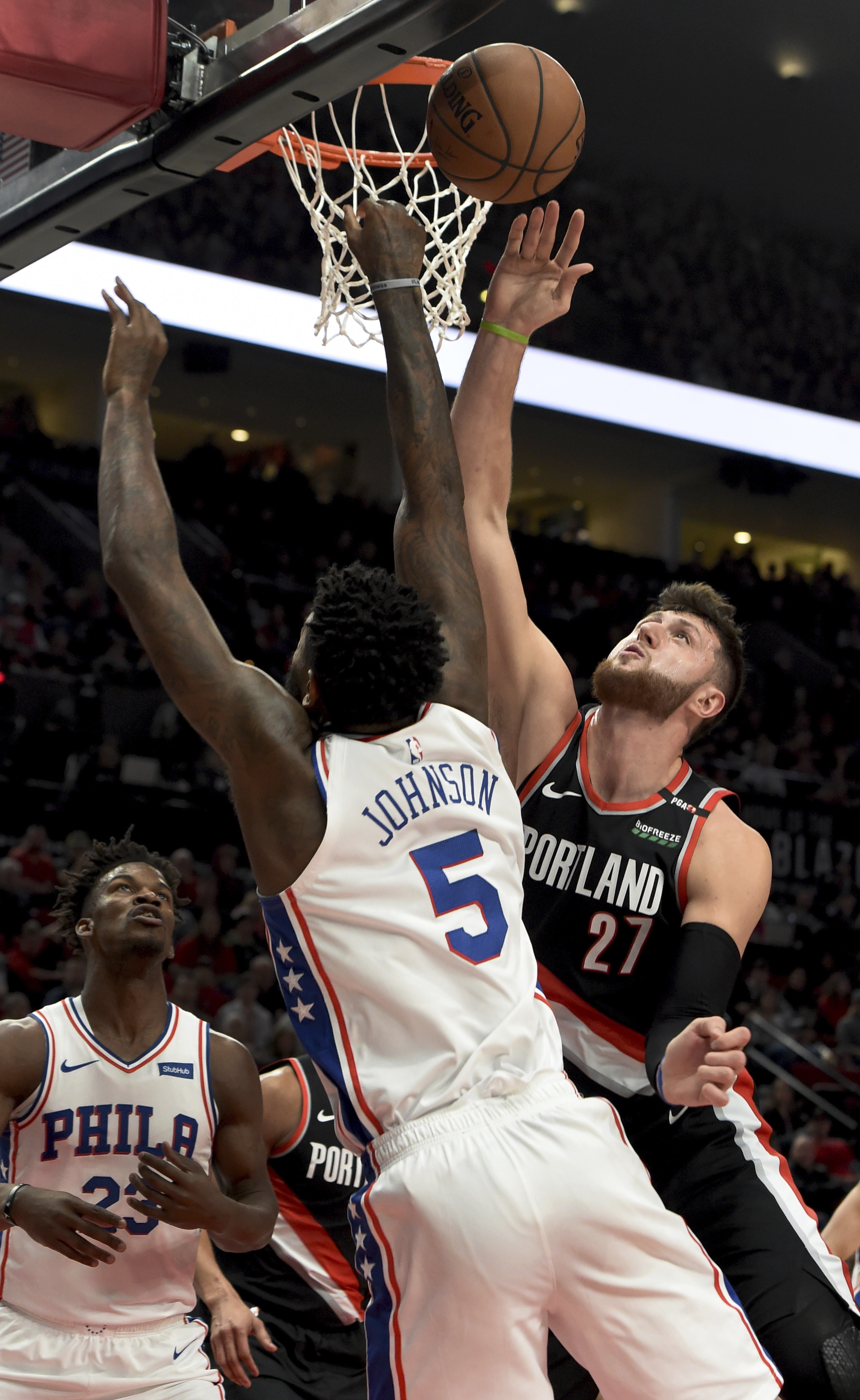 McCollum leads Trail Blazers in 129-95 rout of 76ers