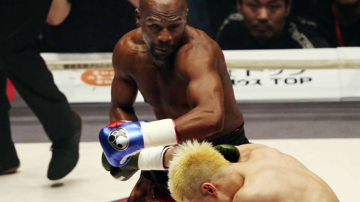 Mayweather stops Nasukawa in 1st round, flooring him 3 times
