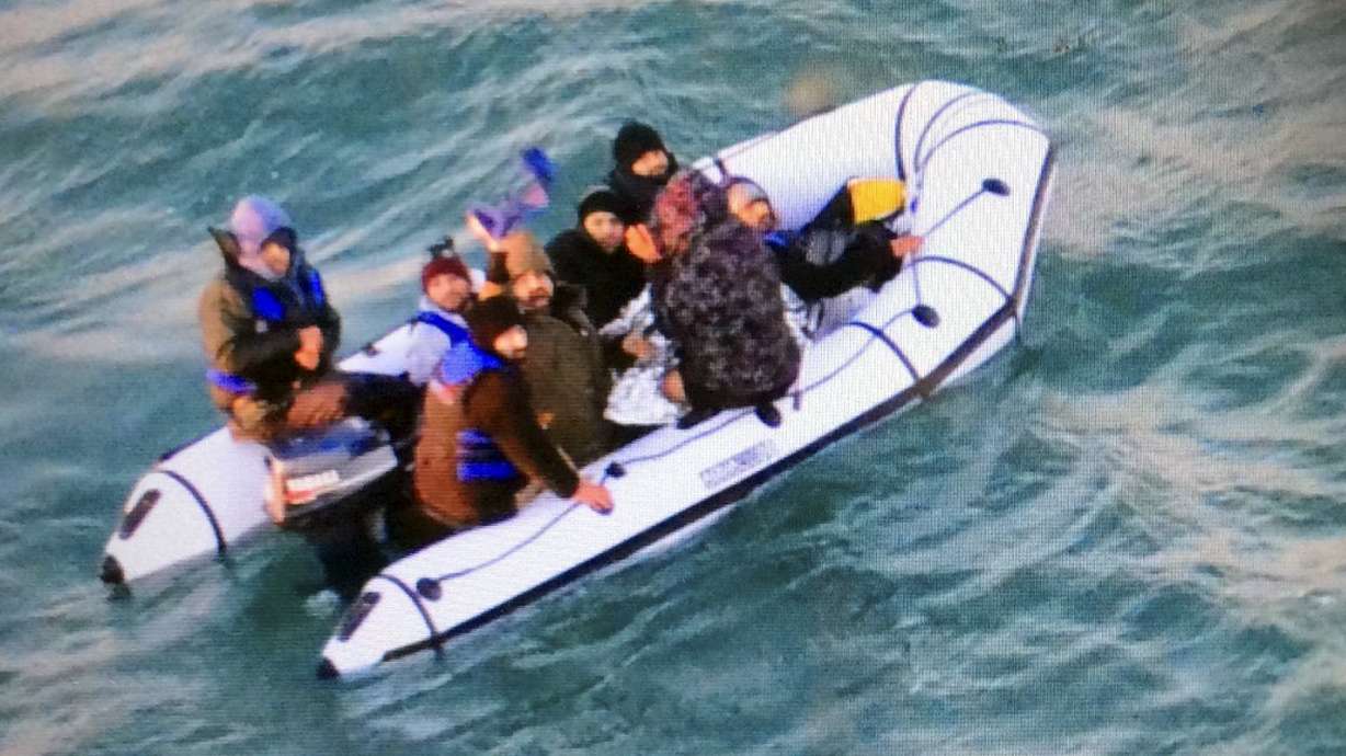 12 migrants found on beach as UK mulls more Channel patrols
